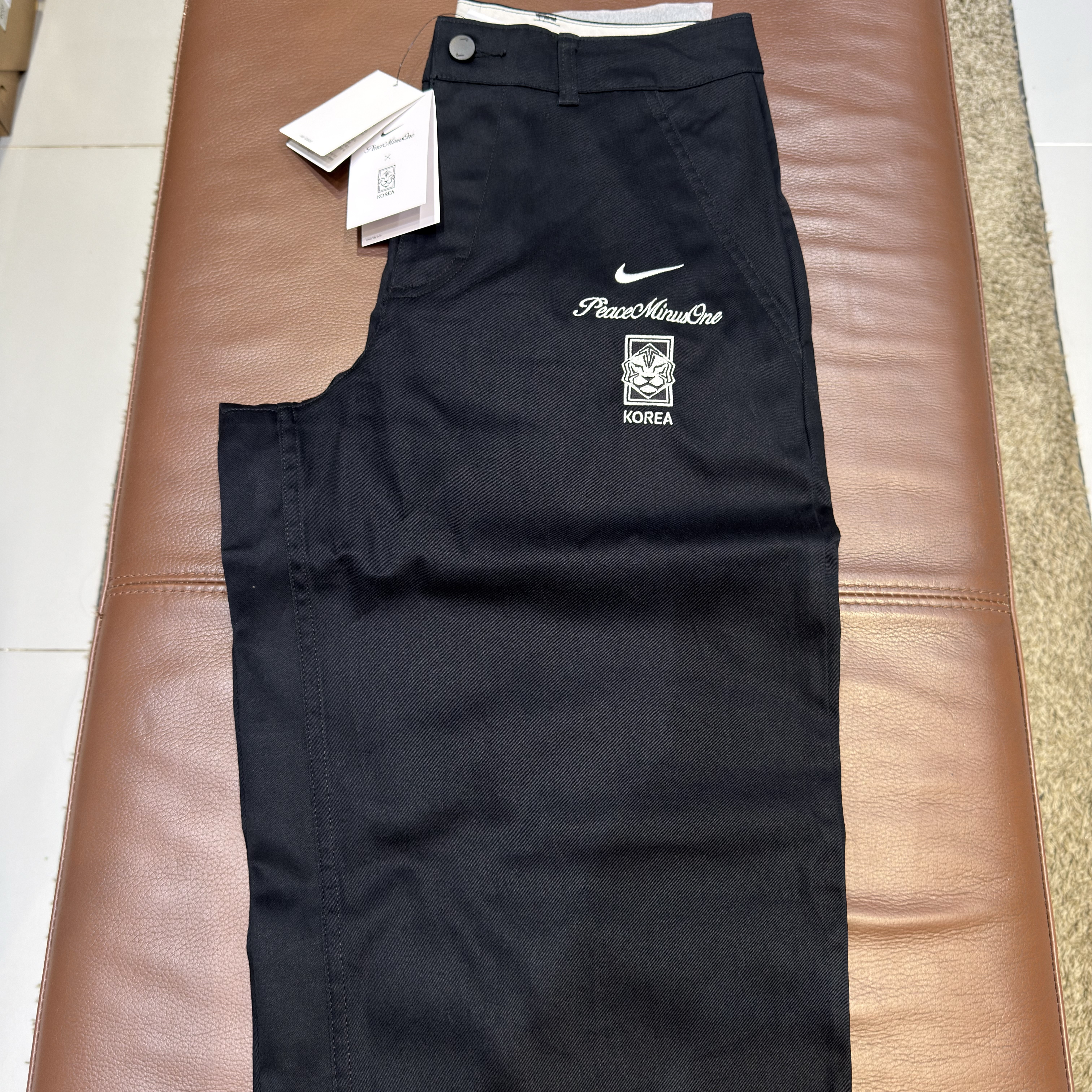 Nike x Peaceminusone Korea Chino Pants Black (IM3222-010) 착용 스타일 - 2
