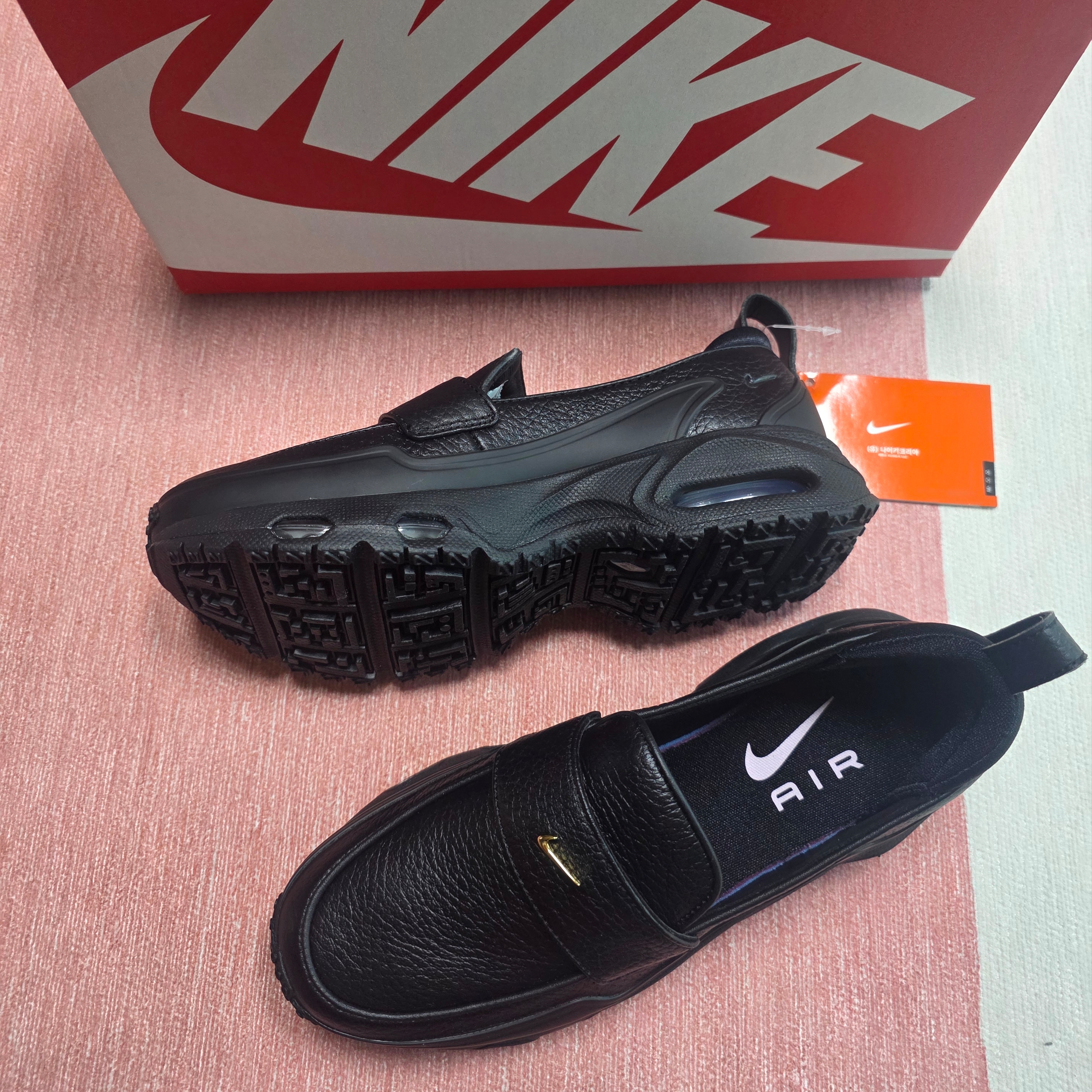 (W) Nike Air Max Phenomena Black Smoke Grey 착용 스타일