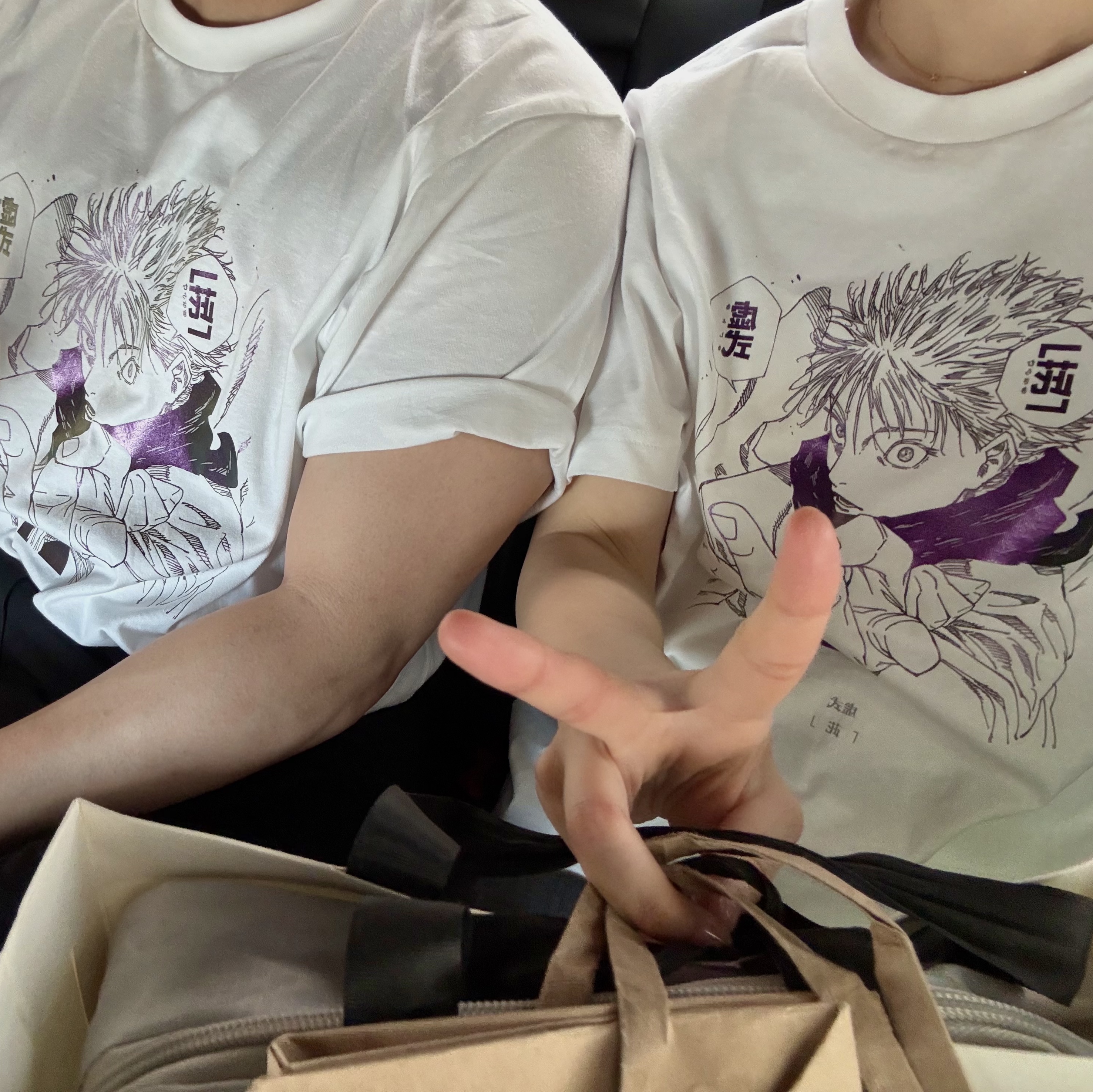 Uniqlo UT Shueisha 100th Anniversary Jujutsu Kaisen T-Shirt White 착용 스타일