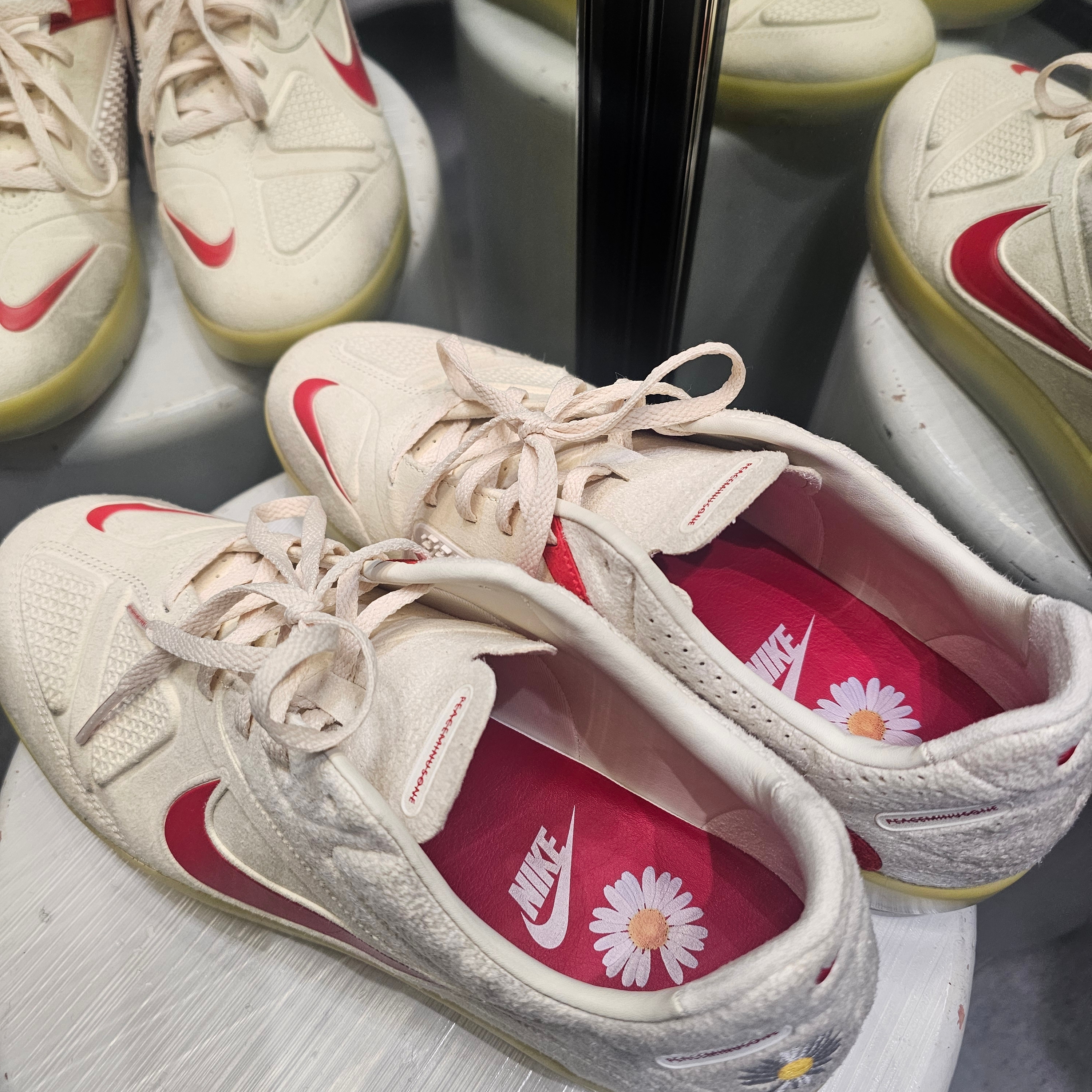 Nike x Peaceminusone Cryoshot CTR360 Natural and University Red 착용 스타일 - 2