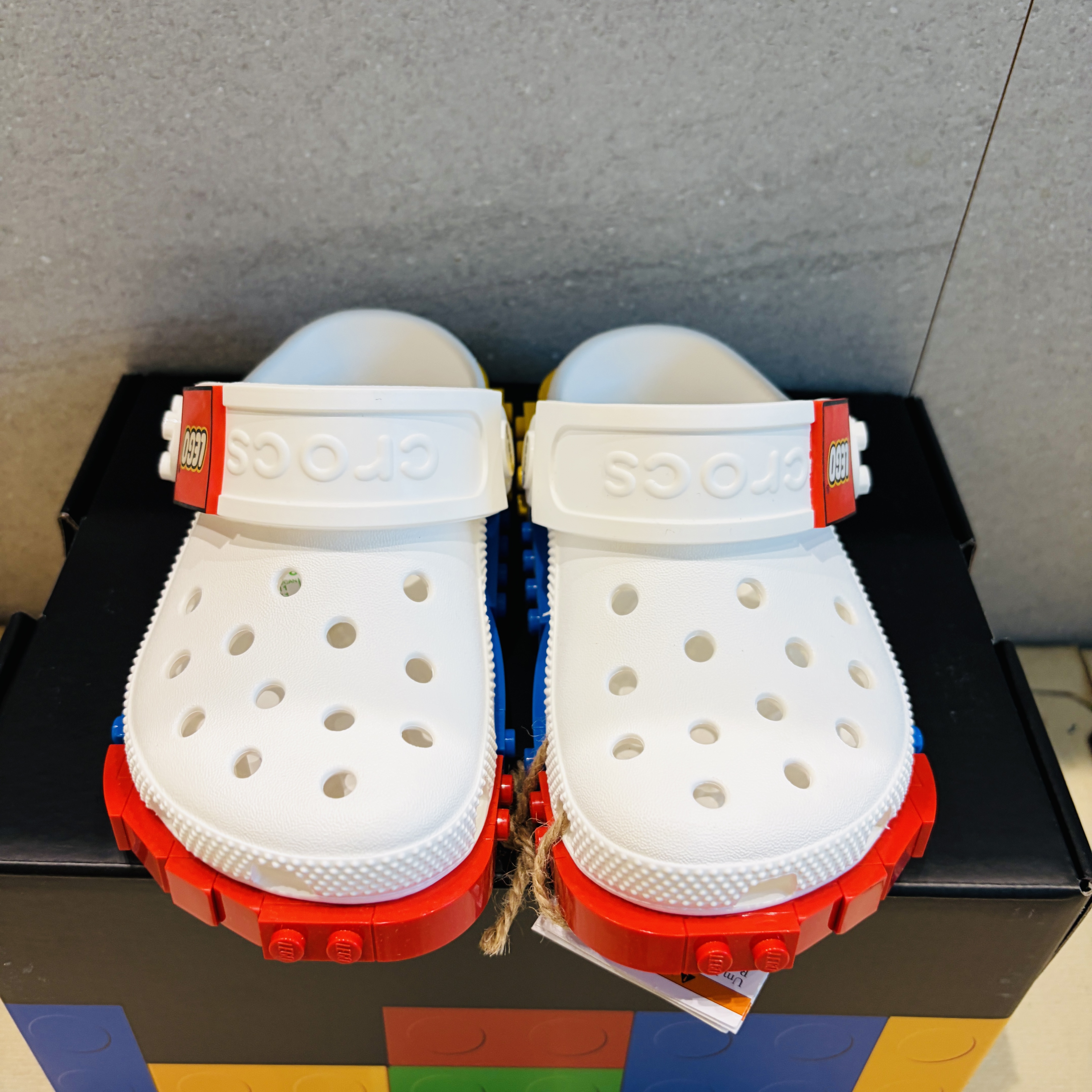 (Kids) Crocs x Lego Creativity Clog White 착용 스타일 - 6
