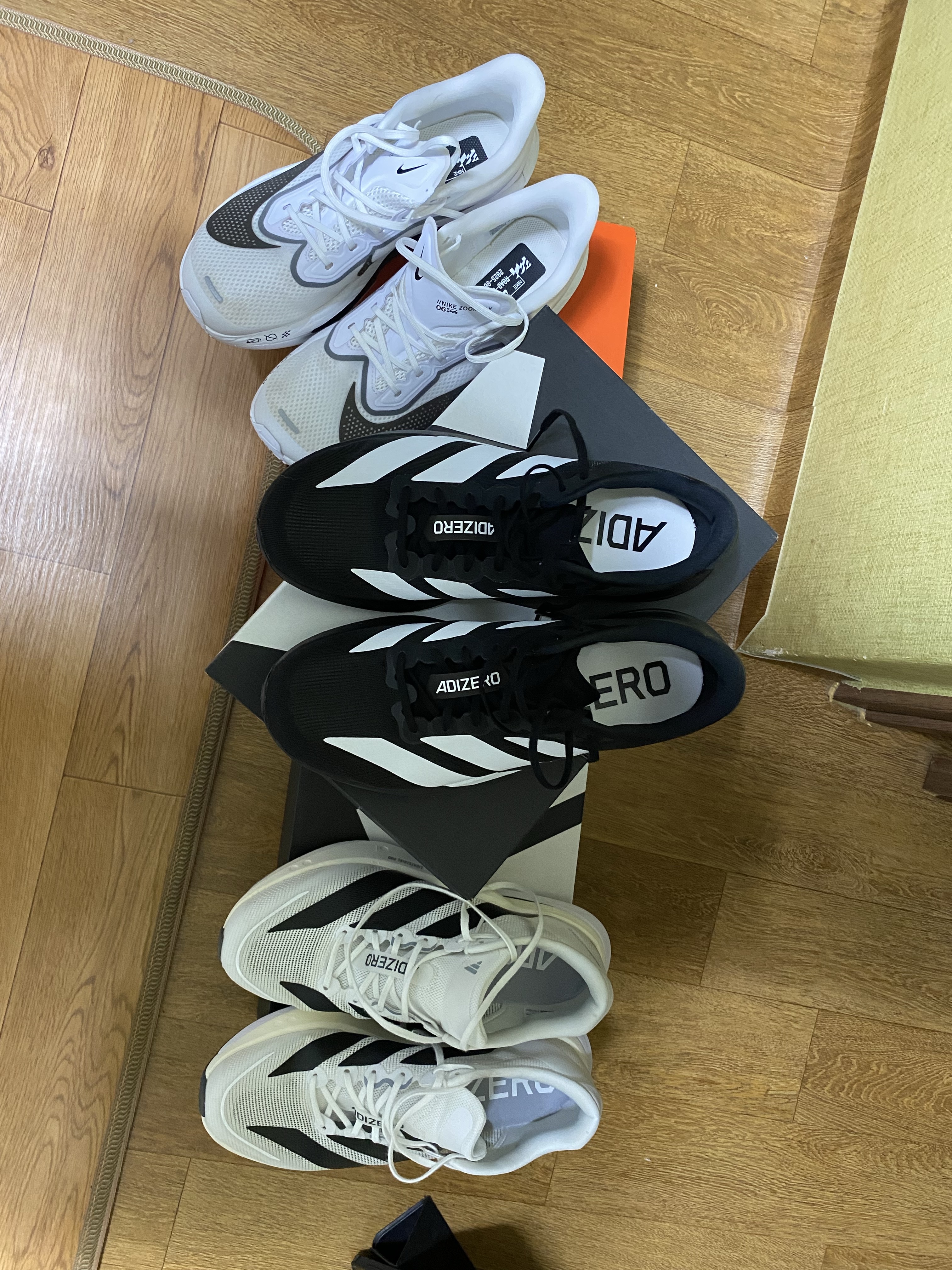 Adidas Adizero EVO SL Core Black Cloud White, Nike Zoom Fly 6 White Smoke Grey 착용 스타일