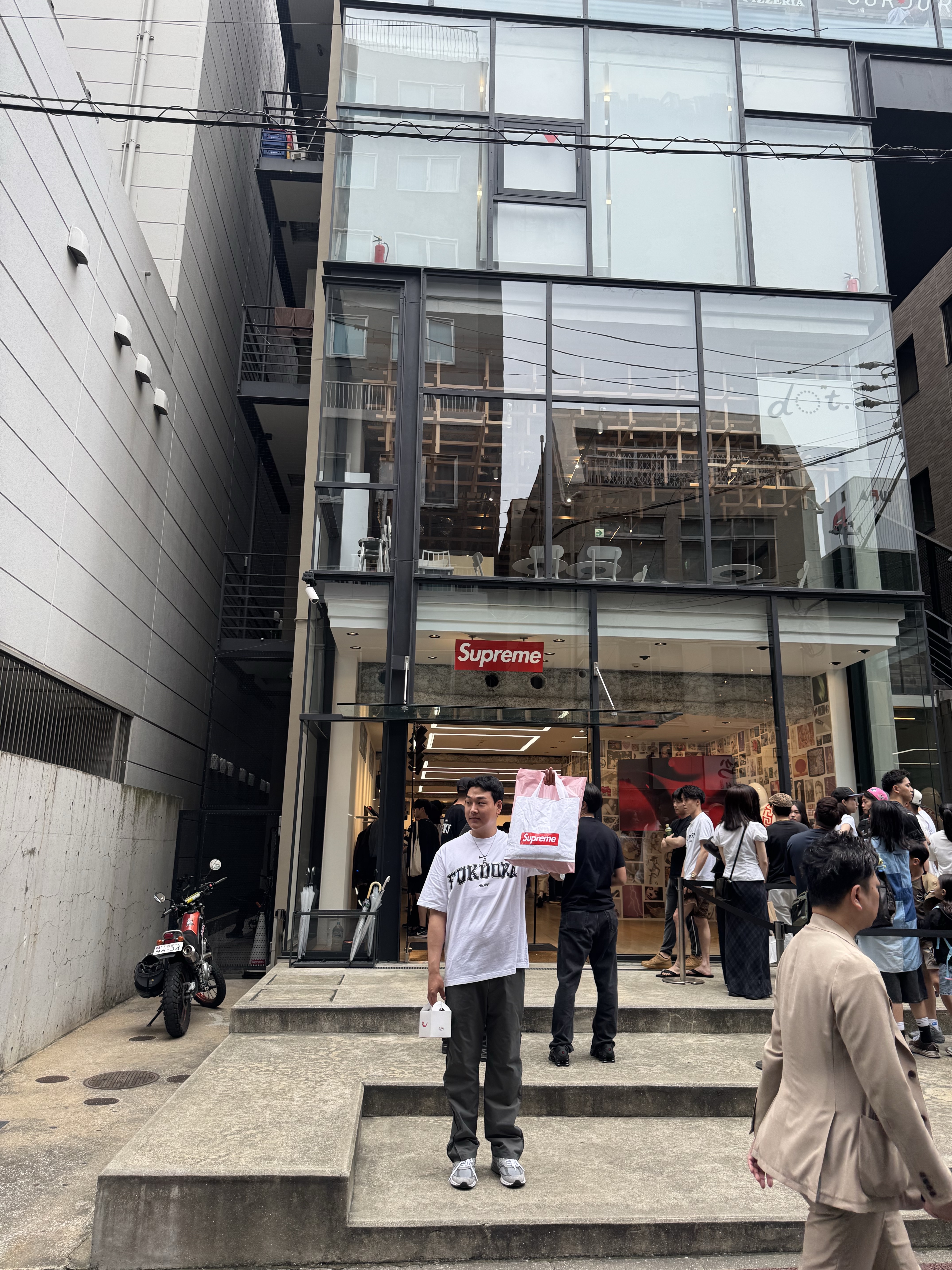 Palace x Nike Shop T-Shirt Fukuoka White - 26SS, Palace x Nike Shop T-Shirt Seoul White - 26SS 착용 스타일 - 4