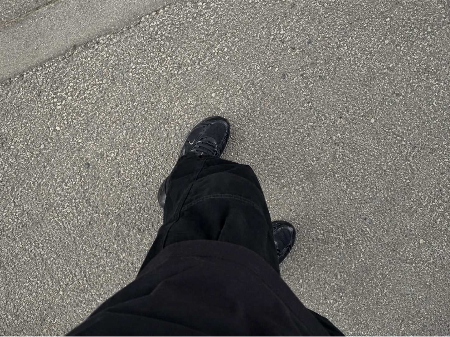 Givenchy TK-MX Runner Sneakers in Mesh Black, AX CONNECTION Curved Shell Panel Denim Bermuda Shorts Washed Black 착용 스타일 - 1