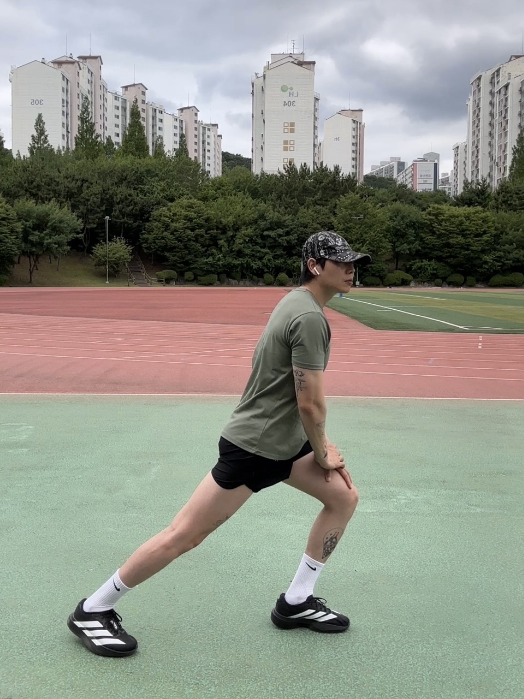 [KREAM 단독] runwhither 3inch Shorts Black, Adidas Adizero EVO SL Core Black Cloud White 착용 스타일 - 1