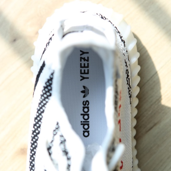 Adidas Yeezy Boost 350 V2 Zebra 2017/2019/2020 착용 스타일
