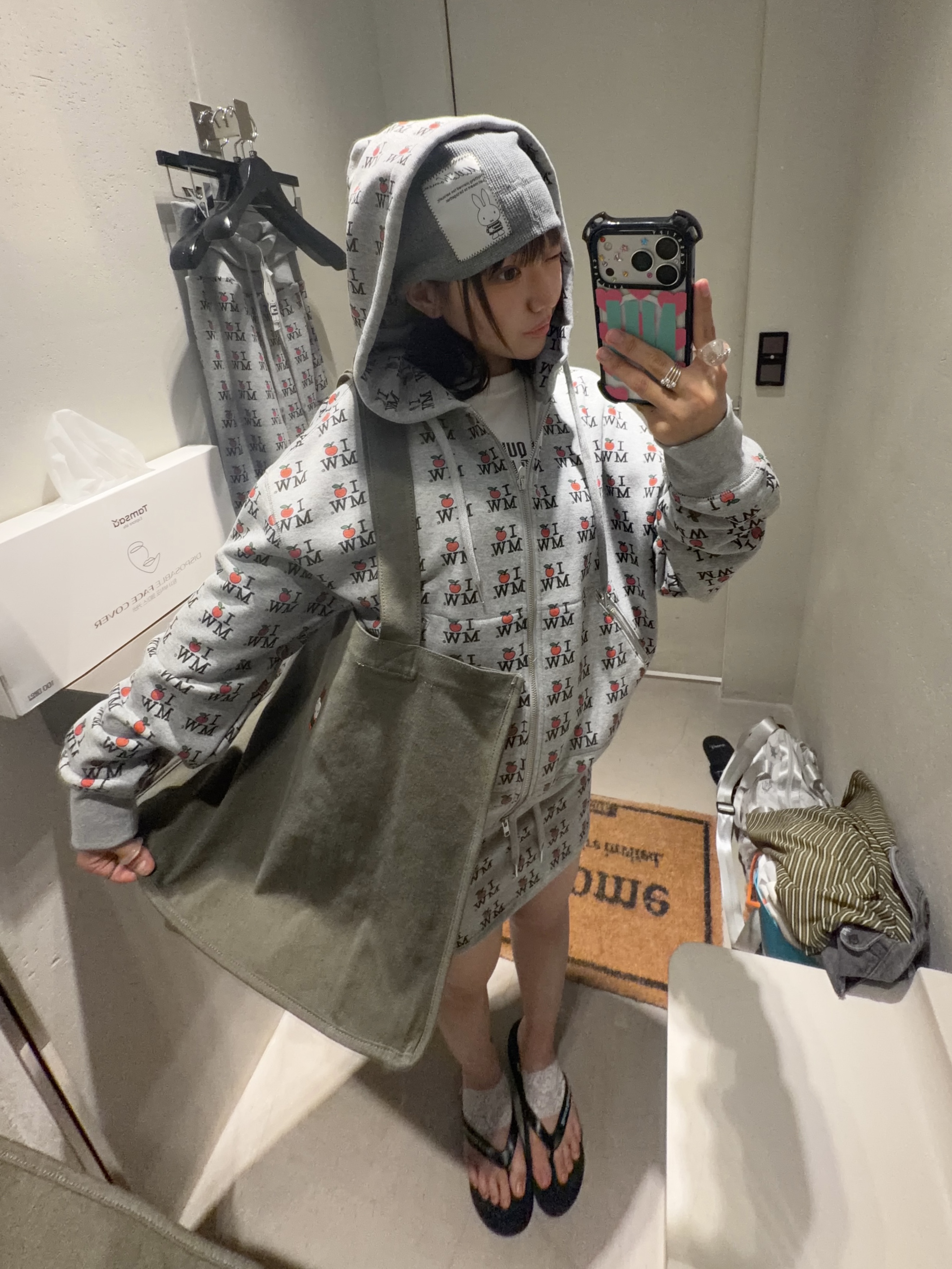 MILLO WOMEN x miffy I Apple MW Zip-Up Hoodie Melange Gray, MILLO WOMEN x miffy I Apple MW Mini Skirt Melange Gray 착용 스타일 - 1