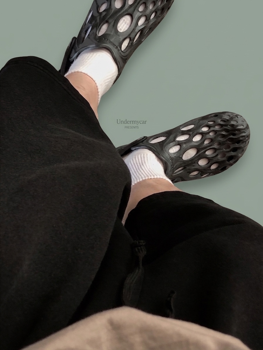 Undermycar MU.127 Classic Logo Brush Washed Sweat Shorts Black, Merrell Hydro Moc Black 착용 스타일 - 1