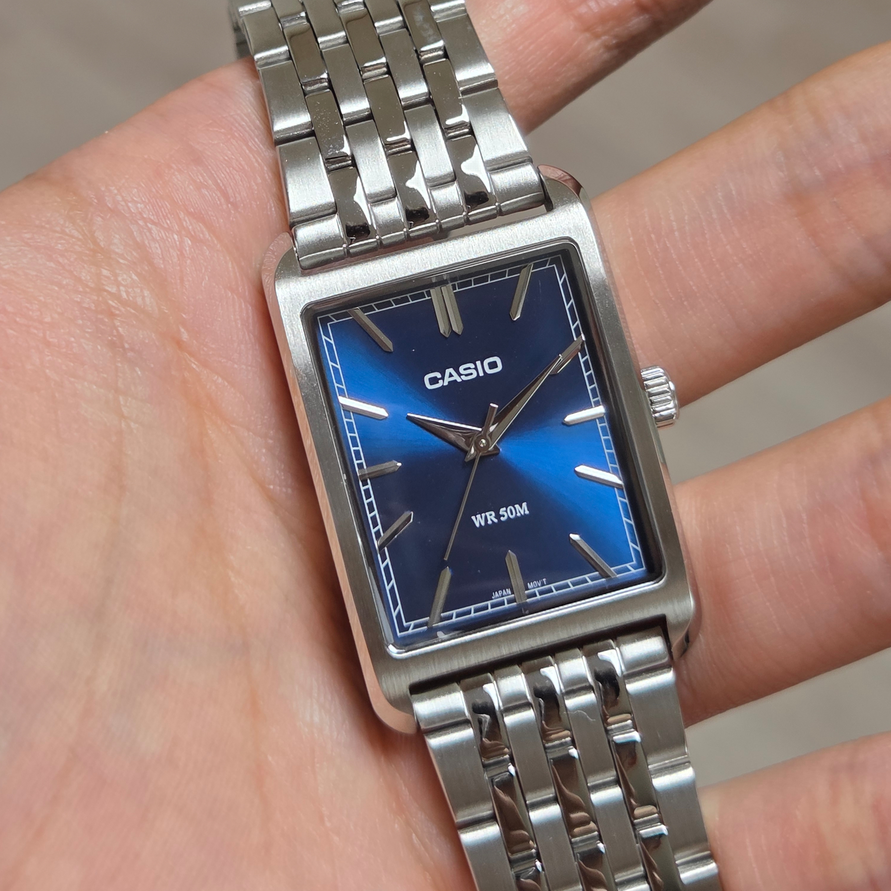 Casio MTP-B215D-2AV Blue, Casio EFB-730D-2AV 착용 스타일 - 4