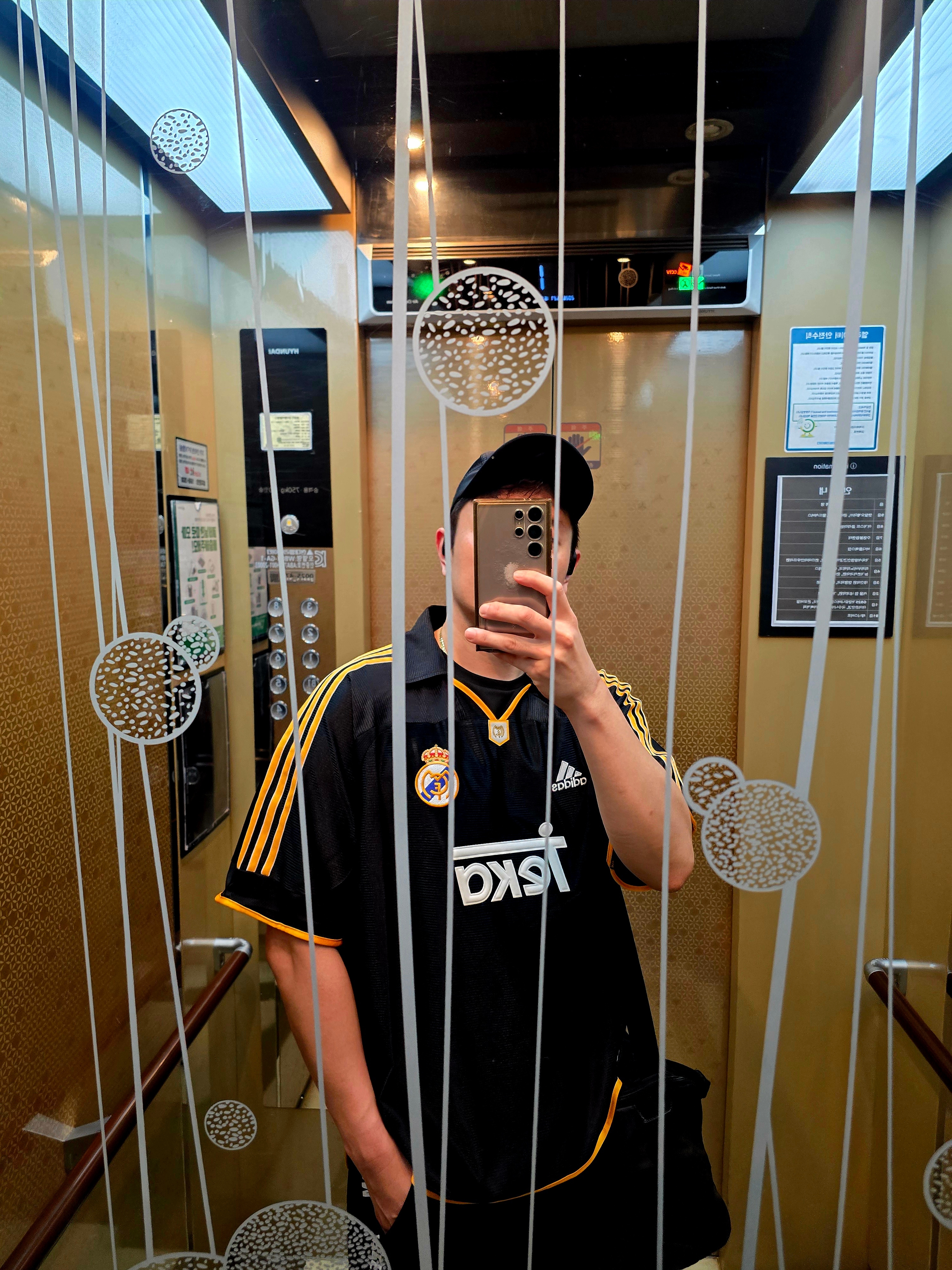 Adidas Real Madrid 99/00 Away Jersey Black - KR Sizing (Non Marking Ver.), Oakley Remix Dad Hat Blackout 착용 스타일