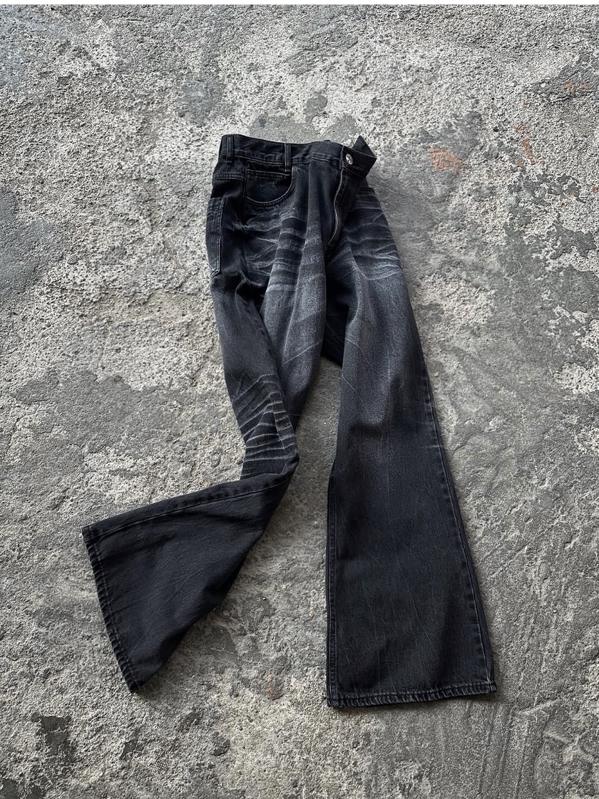 AX CONNECTION Authentic Vintage Washed Flare Denim Pants Black 착용 스타일