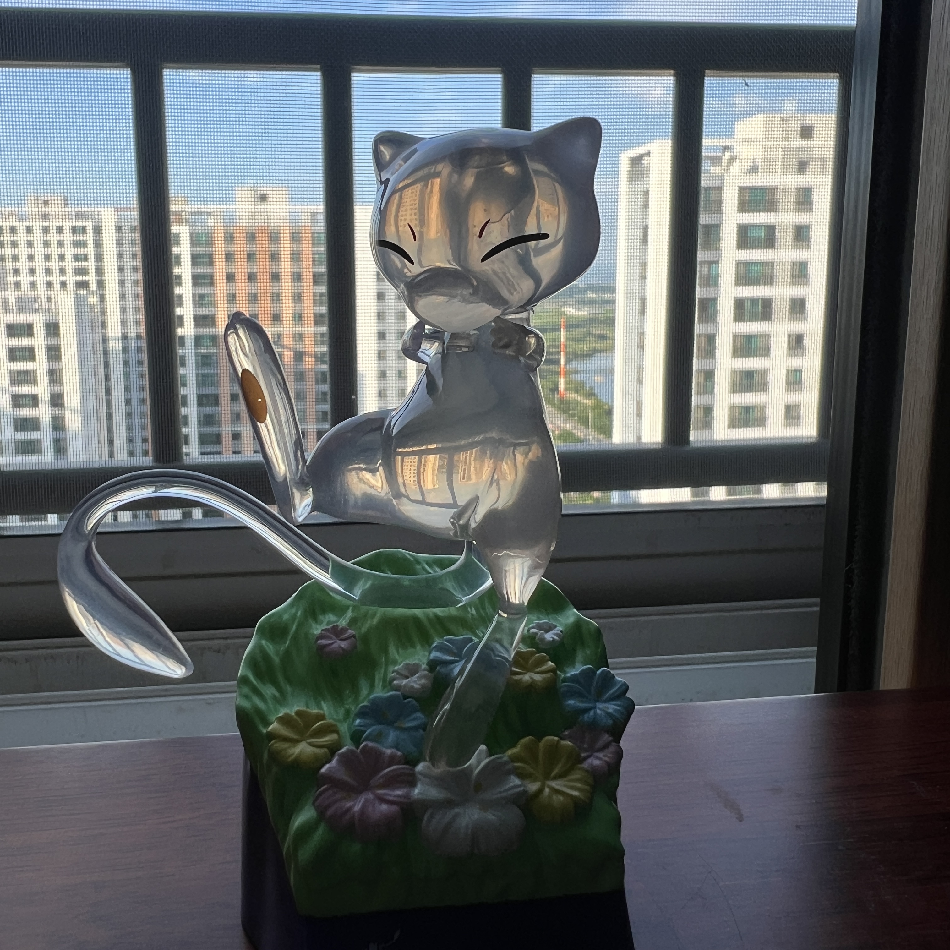 Pokemon Center Clear Figure Invisible to Me Mew 착용 스타일