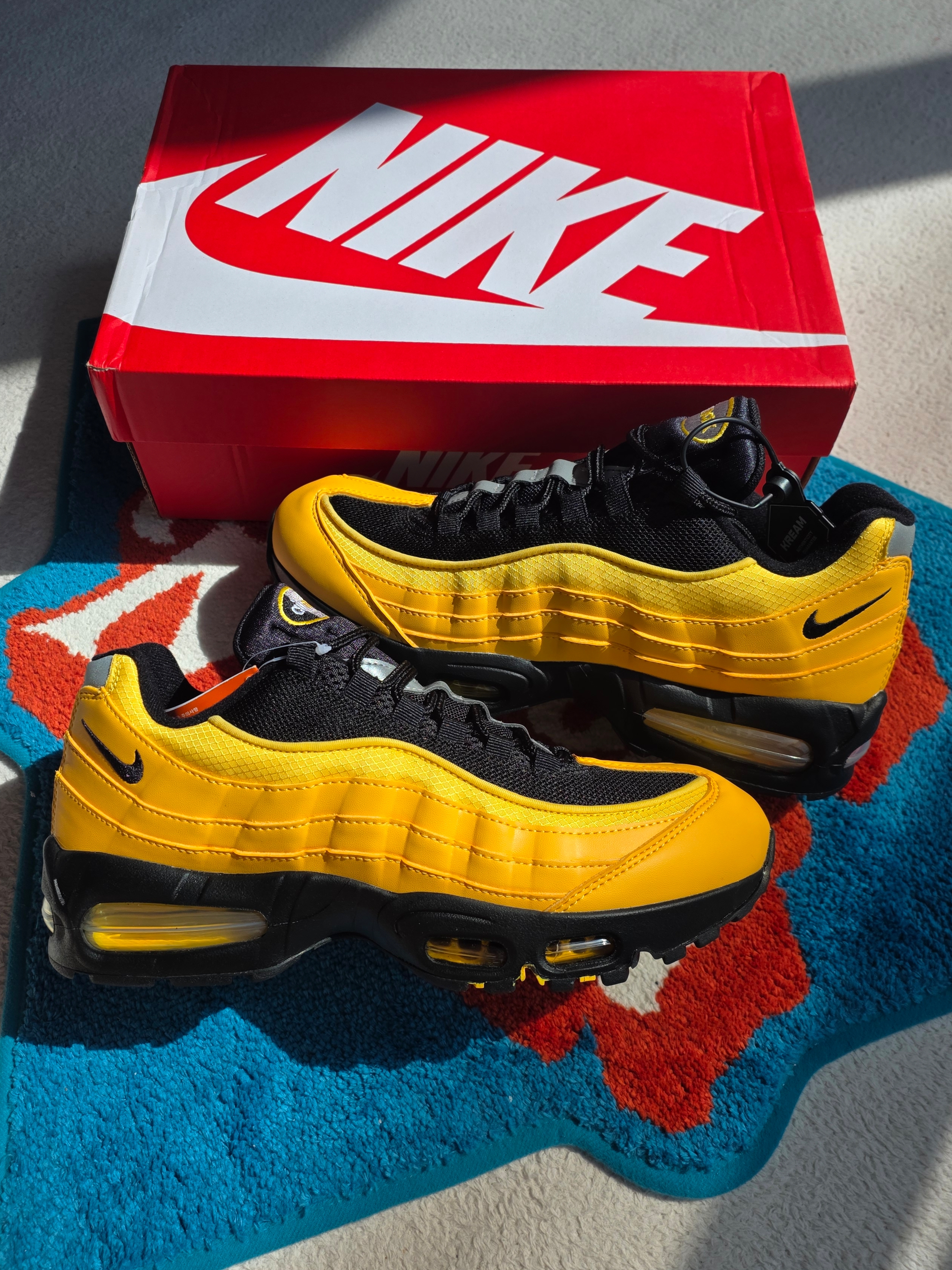 Nike Air Max 95 OG Varsity Maize Black 착용 스타일