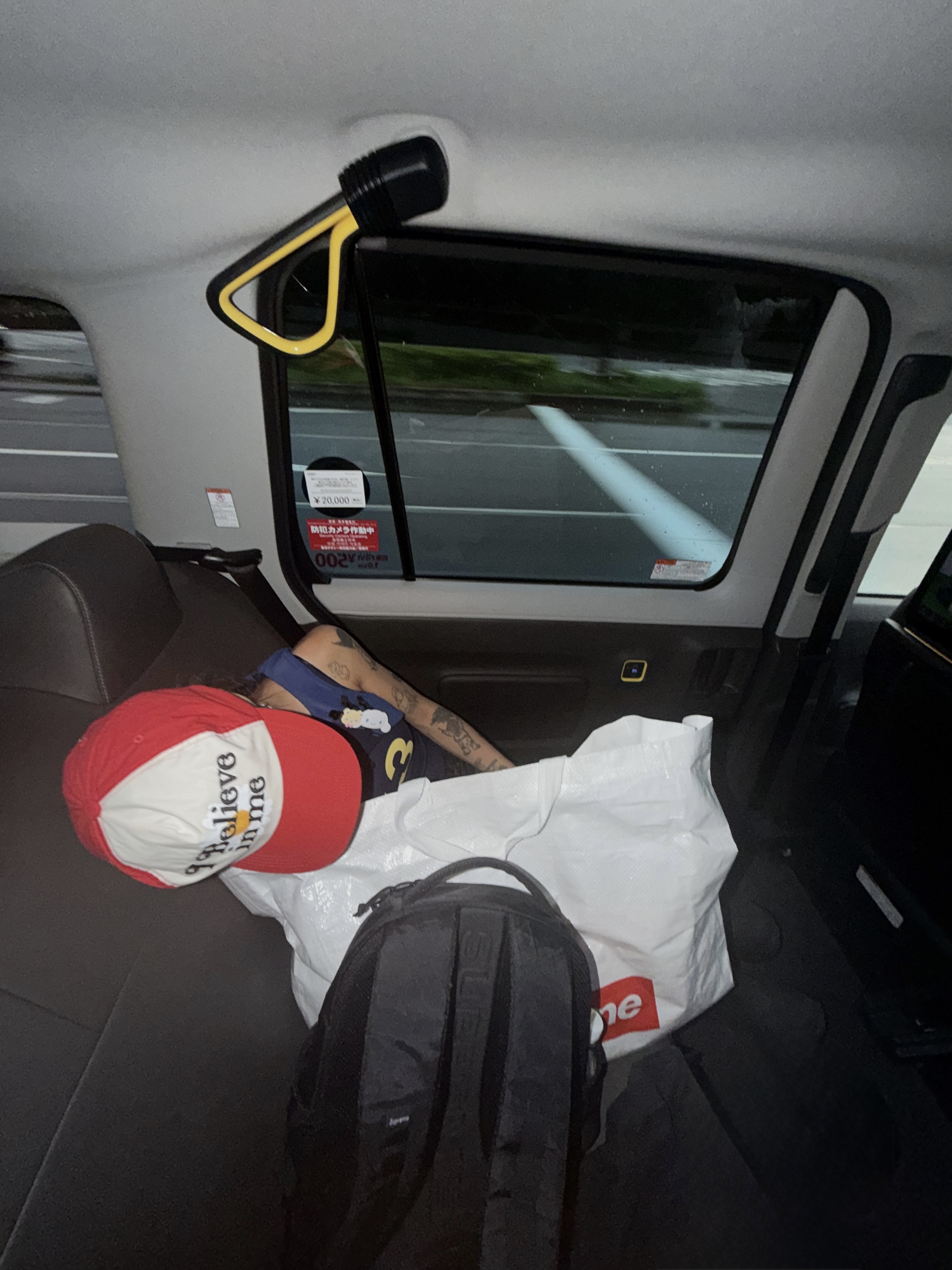 Peaceminusone x Verdy 5 Panel Ball Cap Red 착용 스타일 - 2