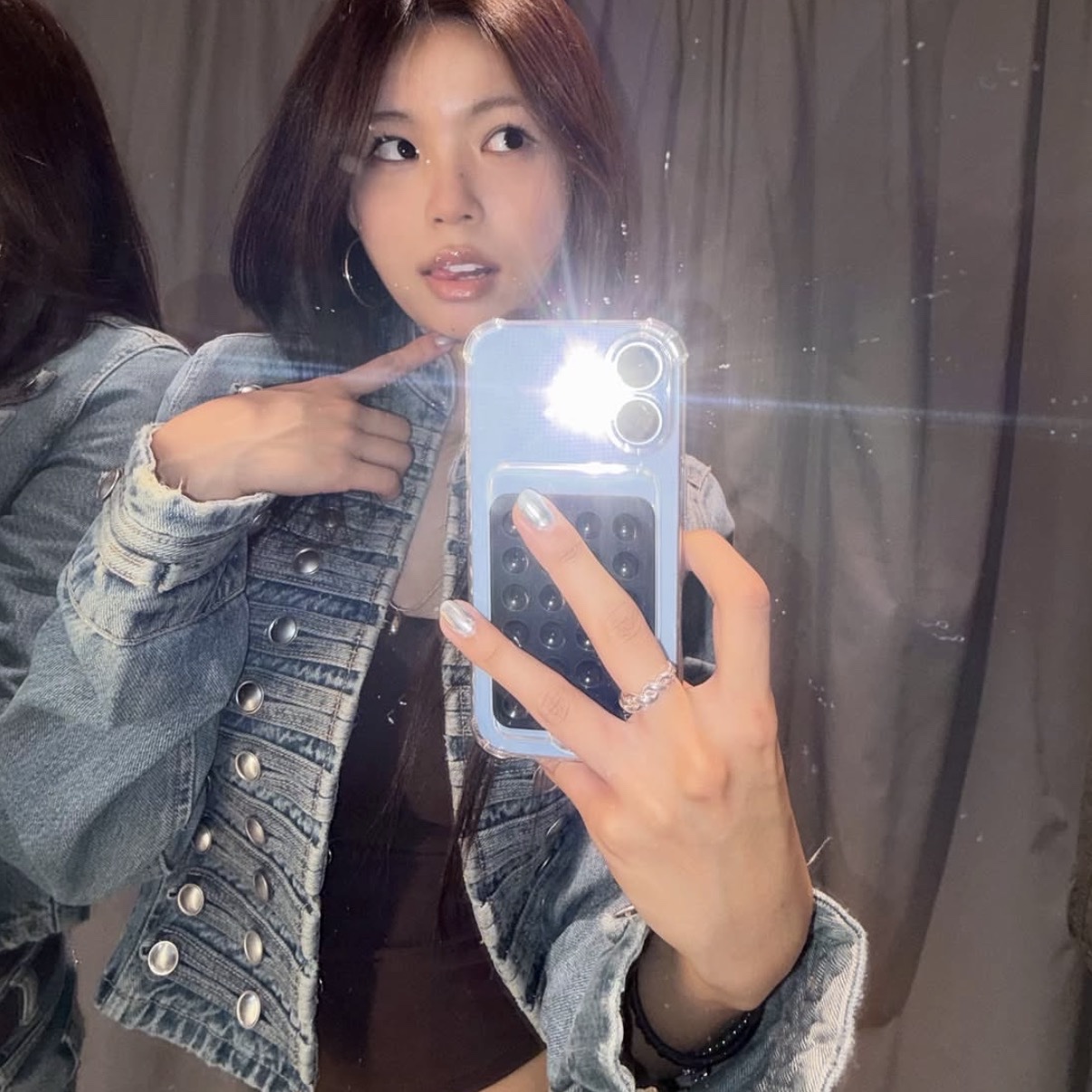 (W) Zara TRF Button Detail Denim Jacket Blue 착용 스타일