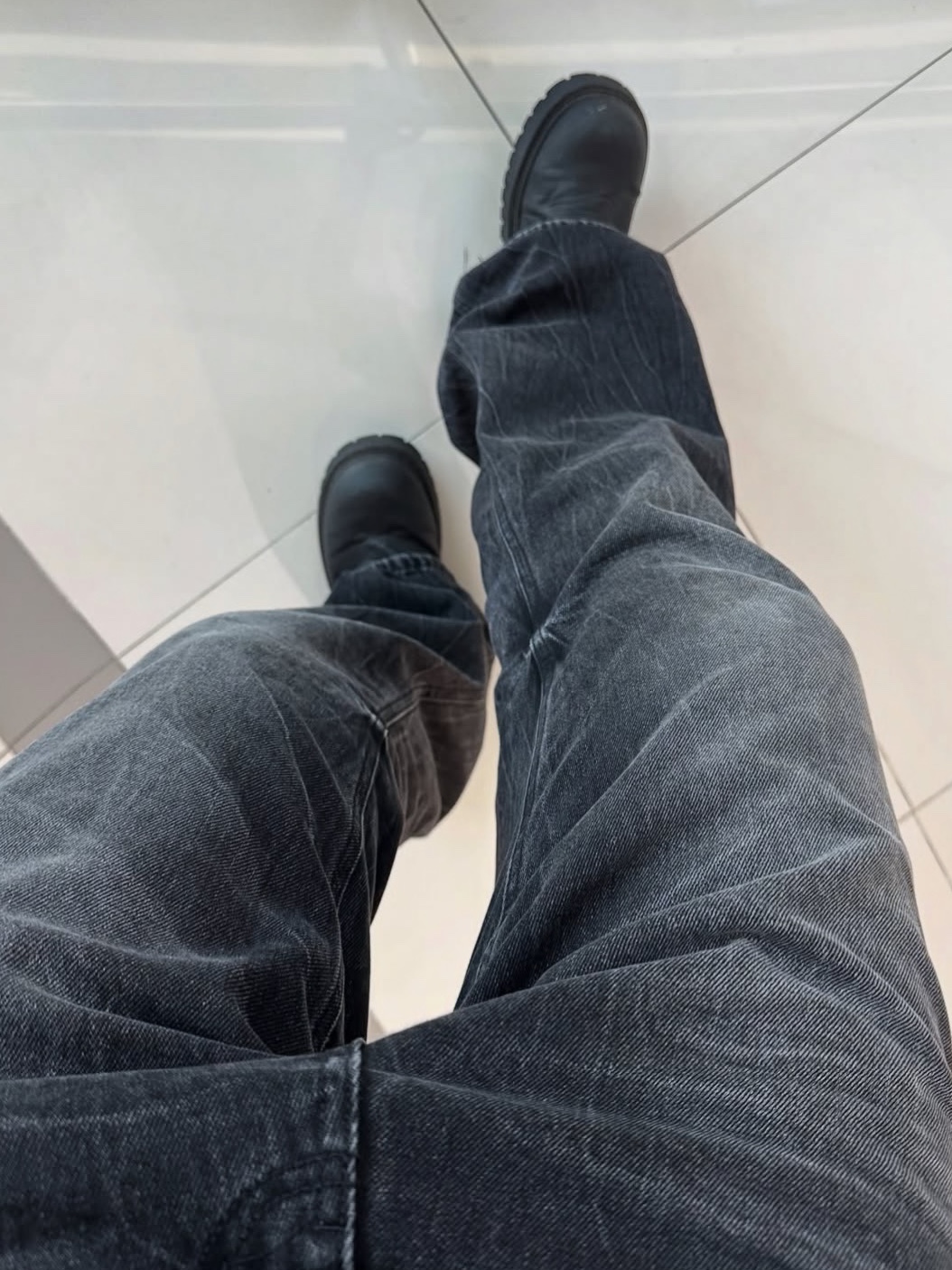 AX CONNECTION Authentic Vintage Washed Flare Denim Pants Black 착용 스타일 - 2