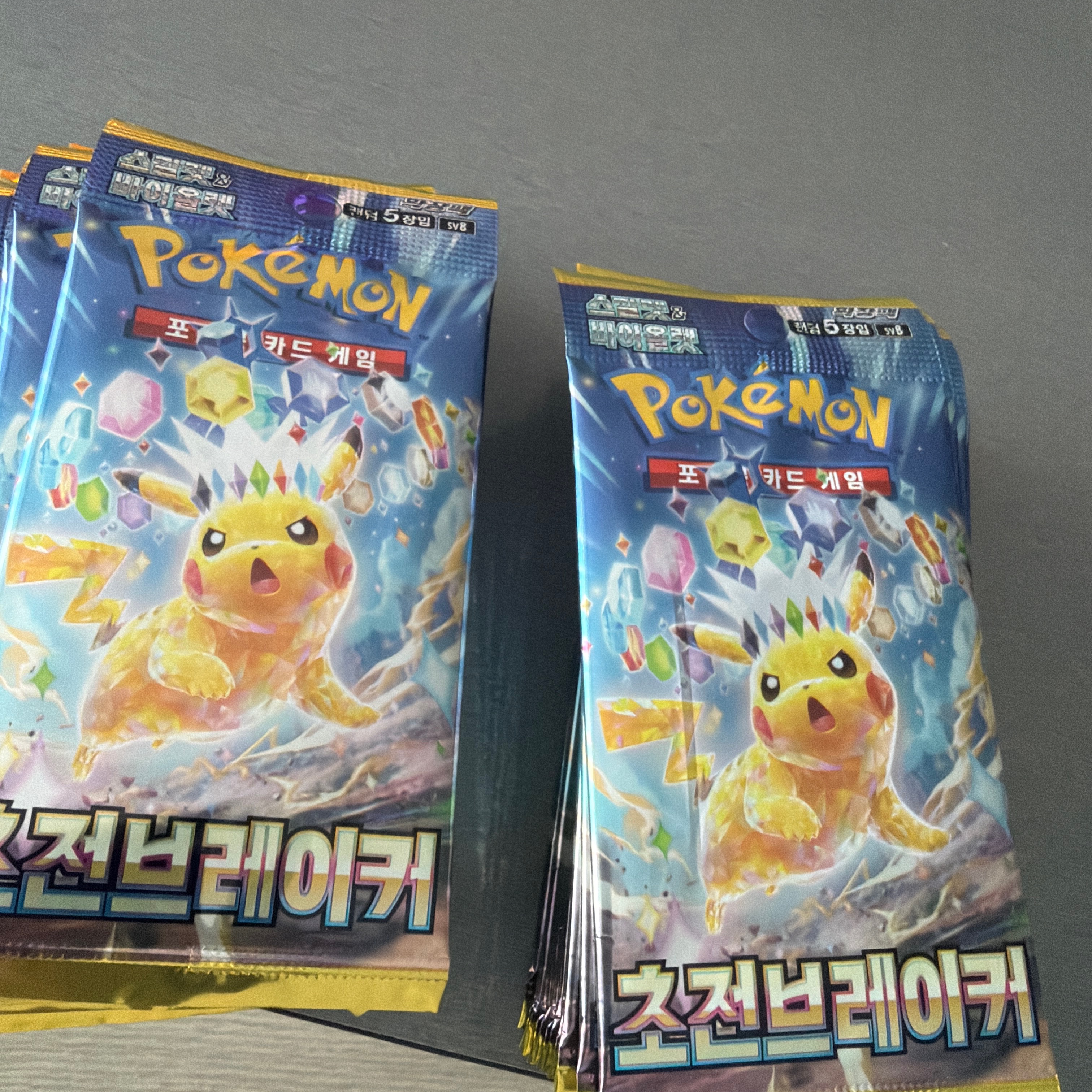 Pokemon TCG Scarlet & Violet Expansion Pack Surging Sparks Box (Pack of 30) 착용 스타일