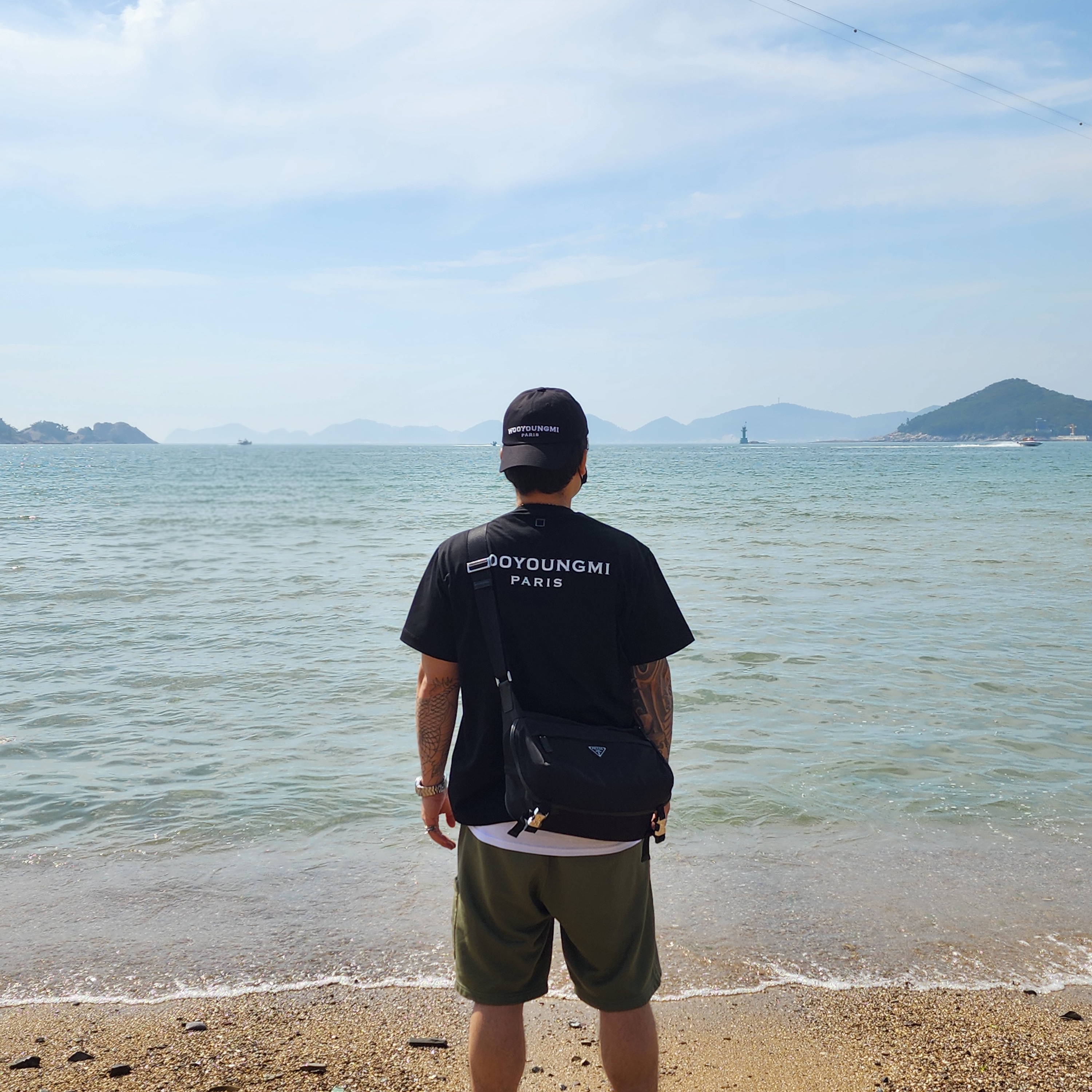 Wooyoungmi White Embroidered Logo Ball Cap Black, Wooyoungmi Cotton Back Logo T-Shirt Black - 25SS 착용 스타일 - 3