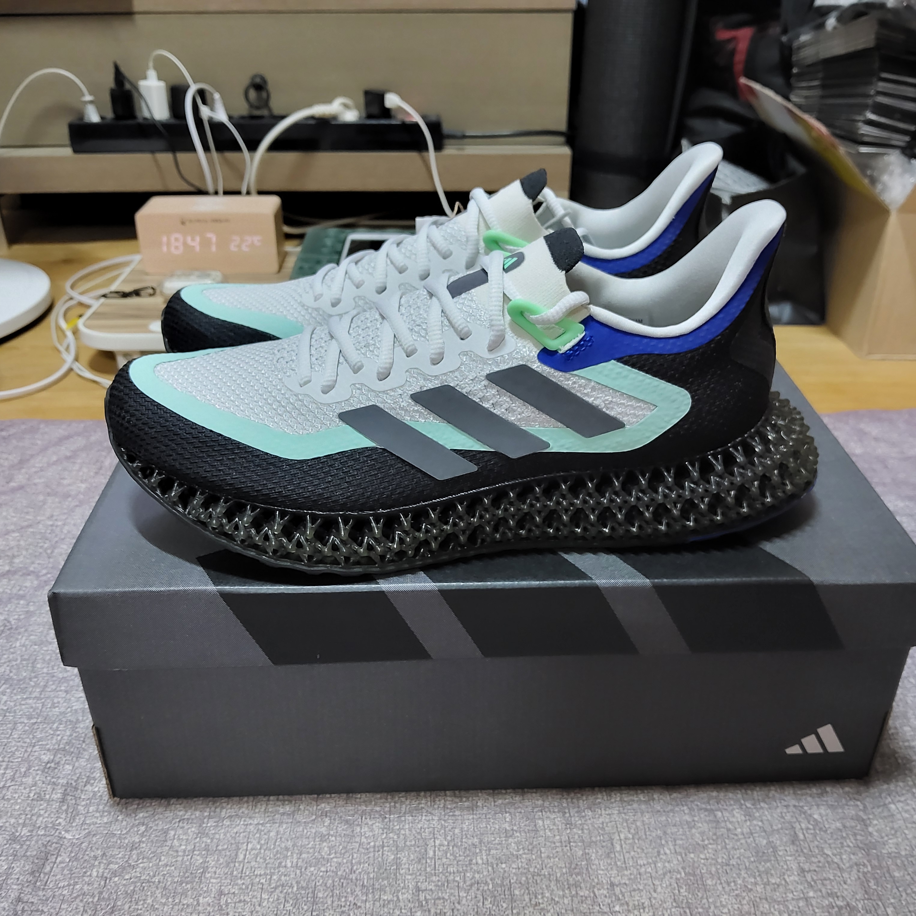 Adidas 4DFWD 2 Core Black Impact Orange 착용 스타일 - 1