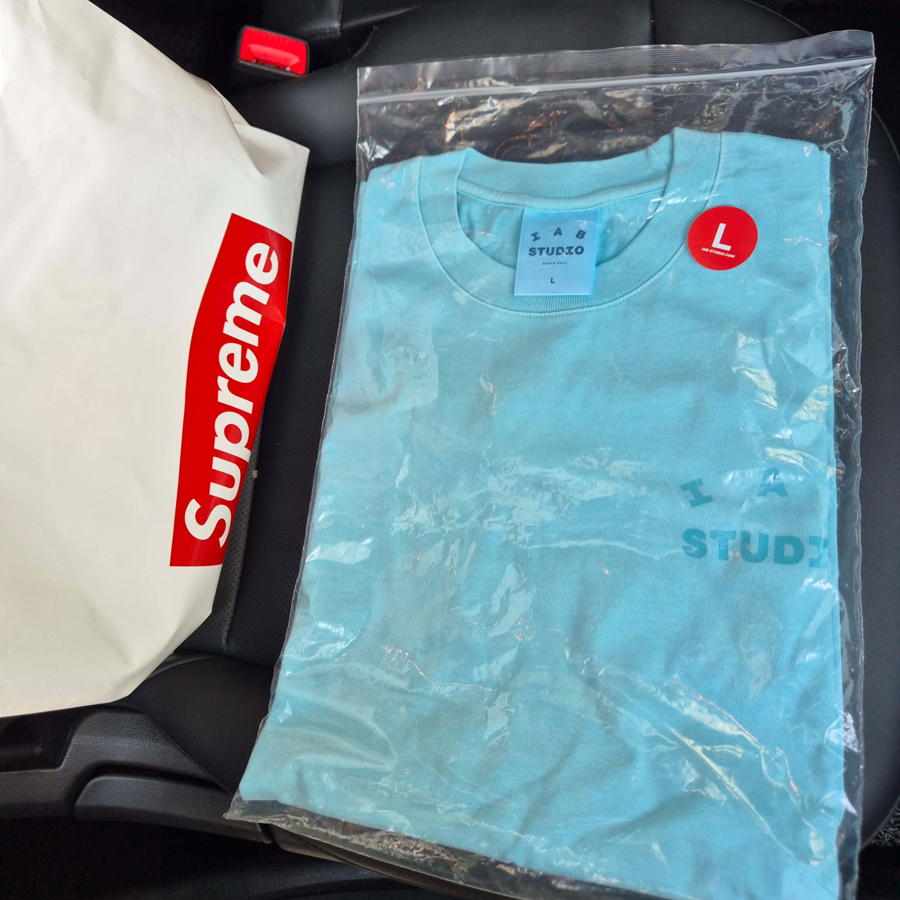 IAB Studio Pigment T-Shirt Cyan 착용 스타일