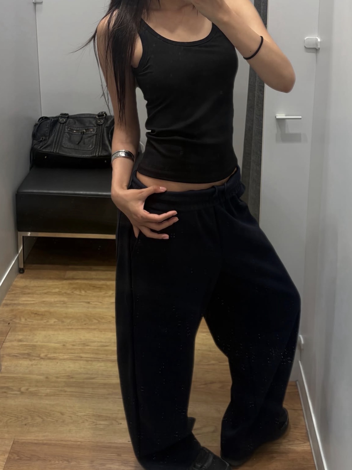 Uniqlo C Sweat Wide Pants Navy 착용 스타일