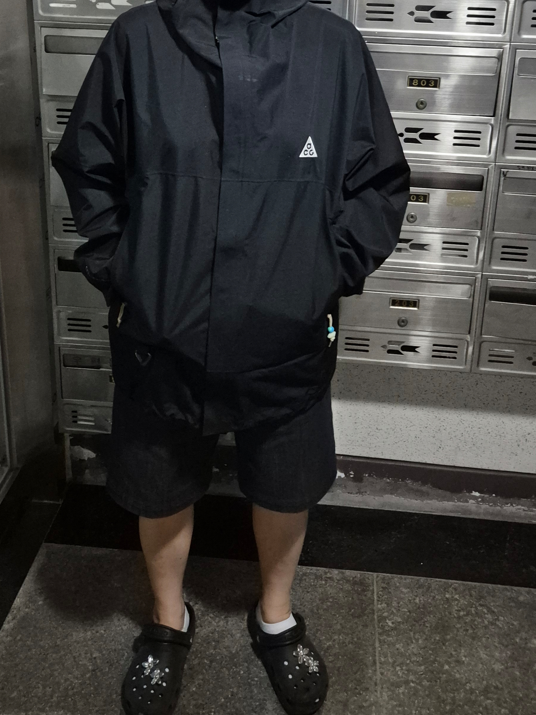 Nike ACG Morpho Storm-Fit ADV Rain Jacket Black - Asia, Crocs Classic Clog Black 착용 스타일
