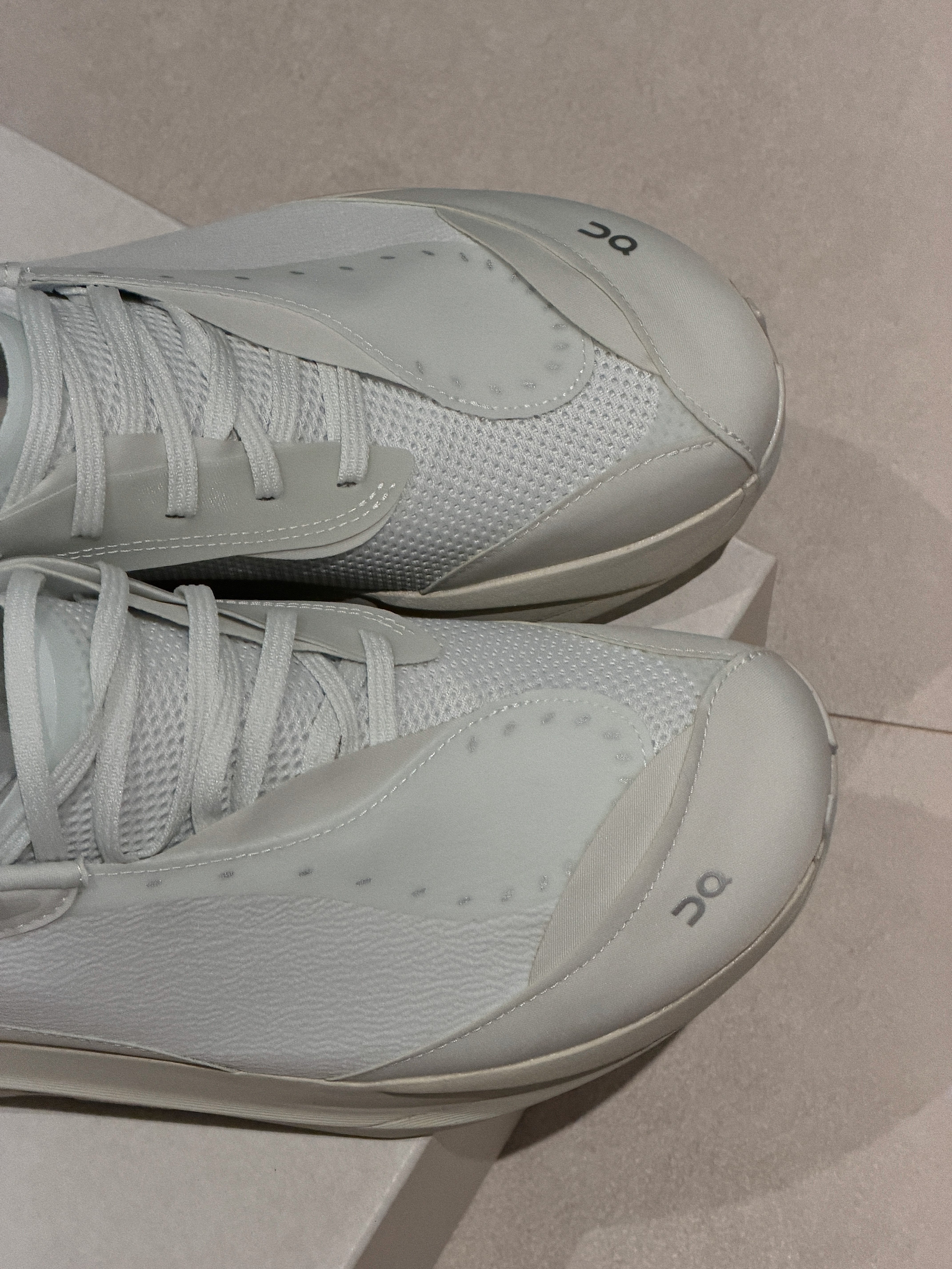On Running x Post Archive Faction (Paf) Cloudboom Volt Ember Pebble, On Running x Post Archive Faction (Paf) Cloudboom Volt White Gale 착용 스타일 - 3