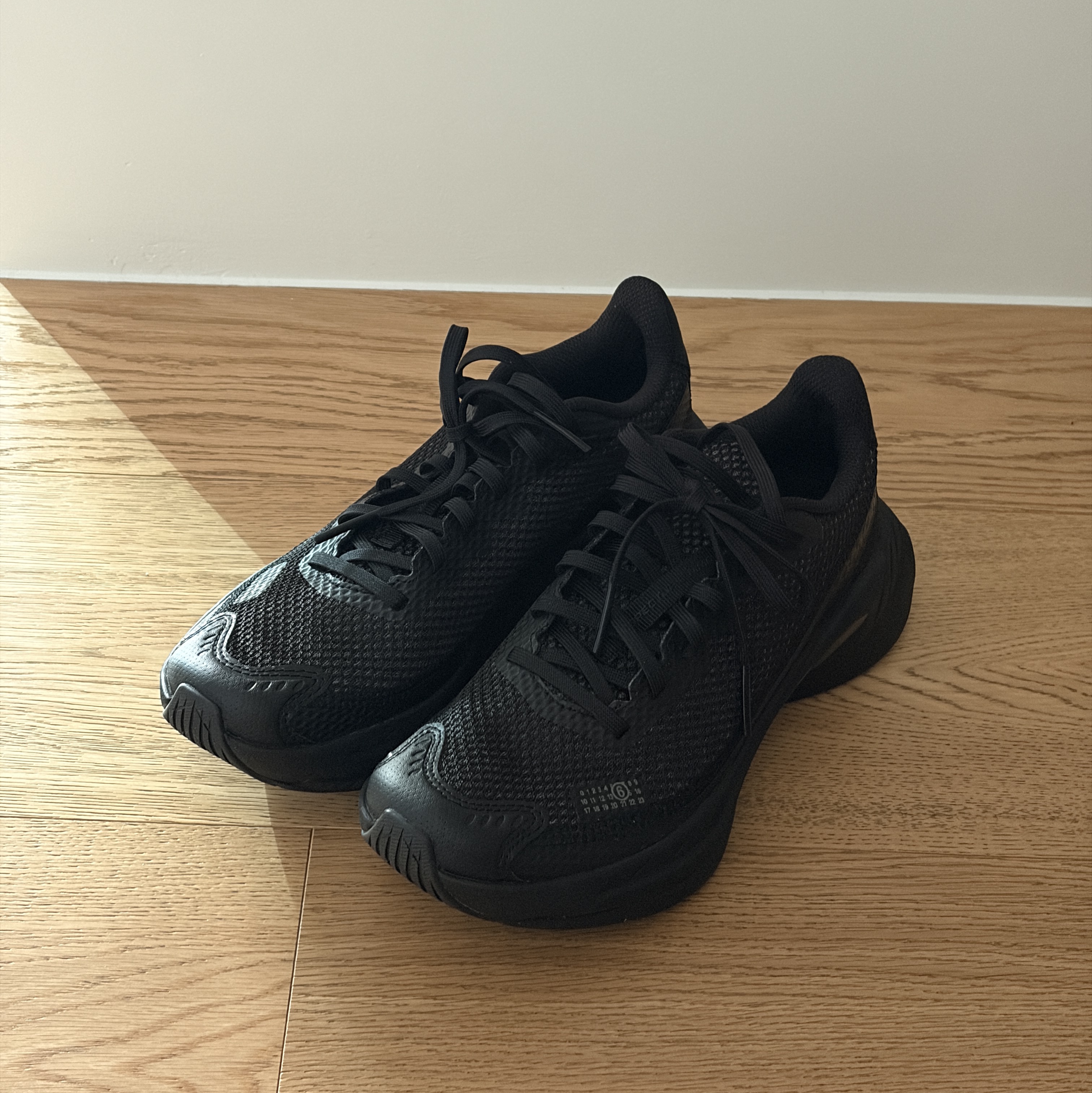 Salomon x MM6 Maison Margiela Spectur 2 Black Pewter 착용 스타일