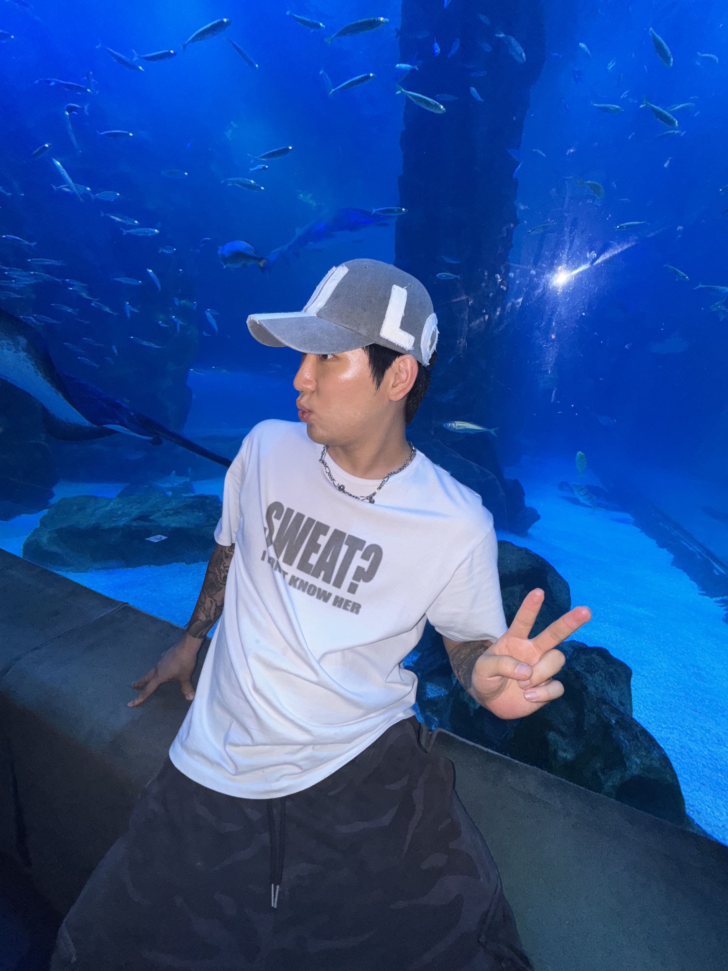 HAiiLO SPF Tee White, HAiiLO Center Line Cap Smoky Fig 착용 스타일 - 2
