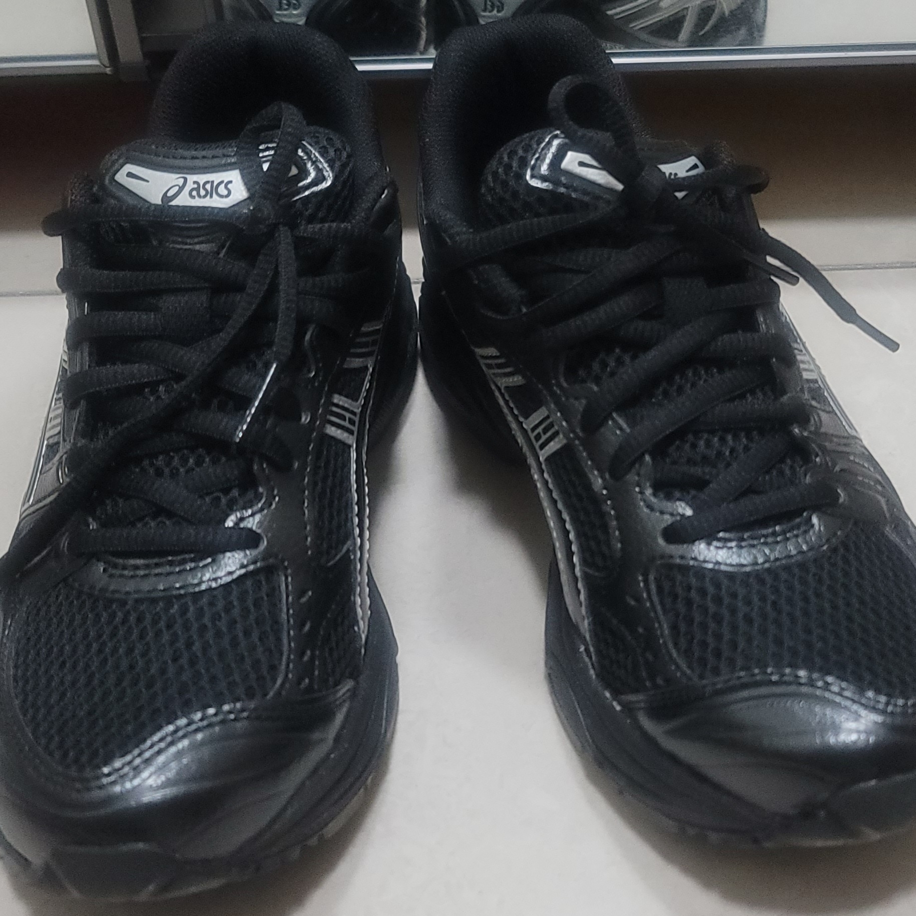 Asics Gel-Kayano 14 Black Pure Silver 착용 스타일 - 2