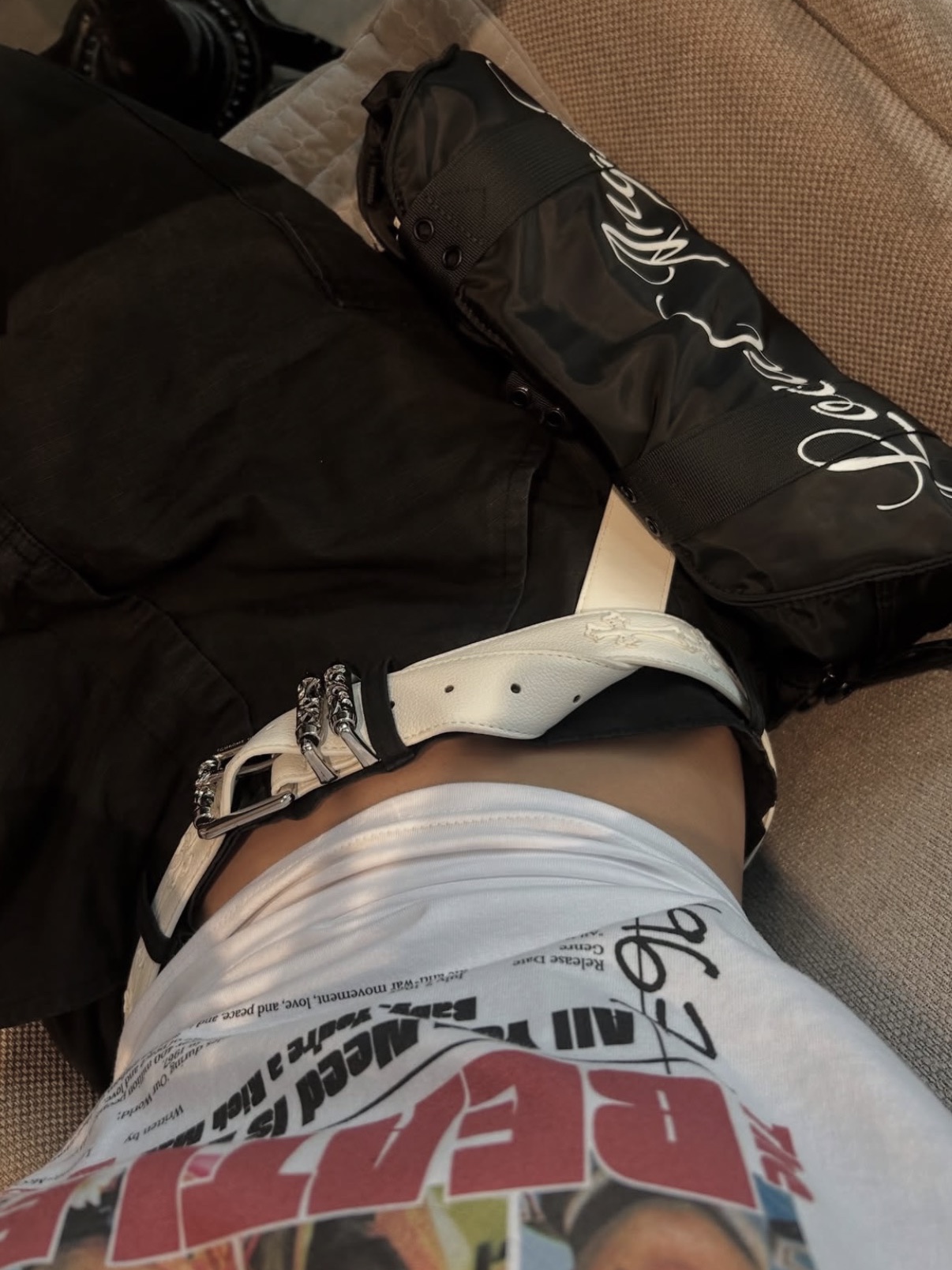 MAINBOOTH [Beatles] Love T-Shirt White, Sculptor Local Angel Gym Bag Black 착용 스타일 - 2