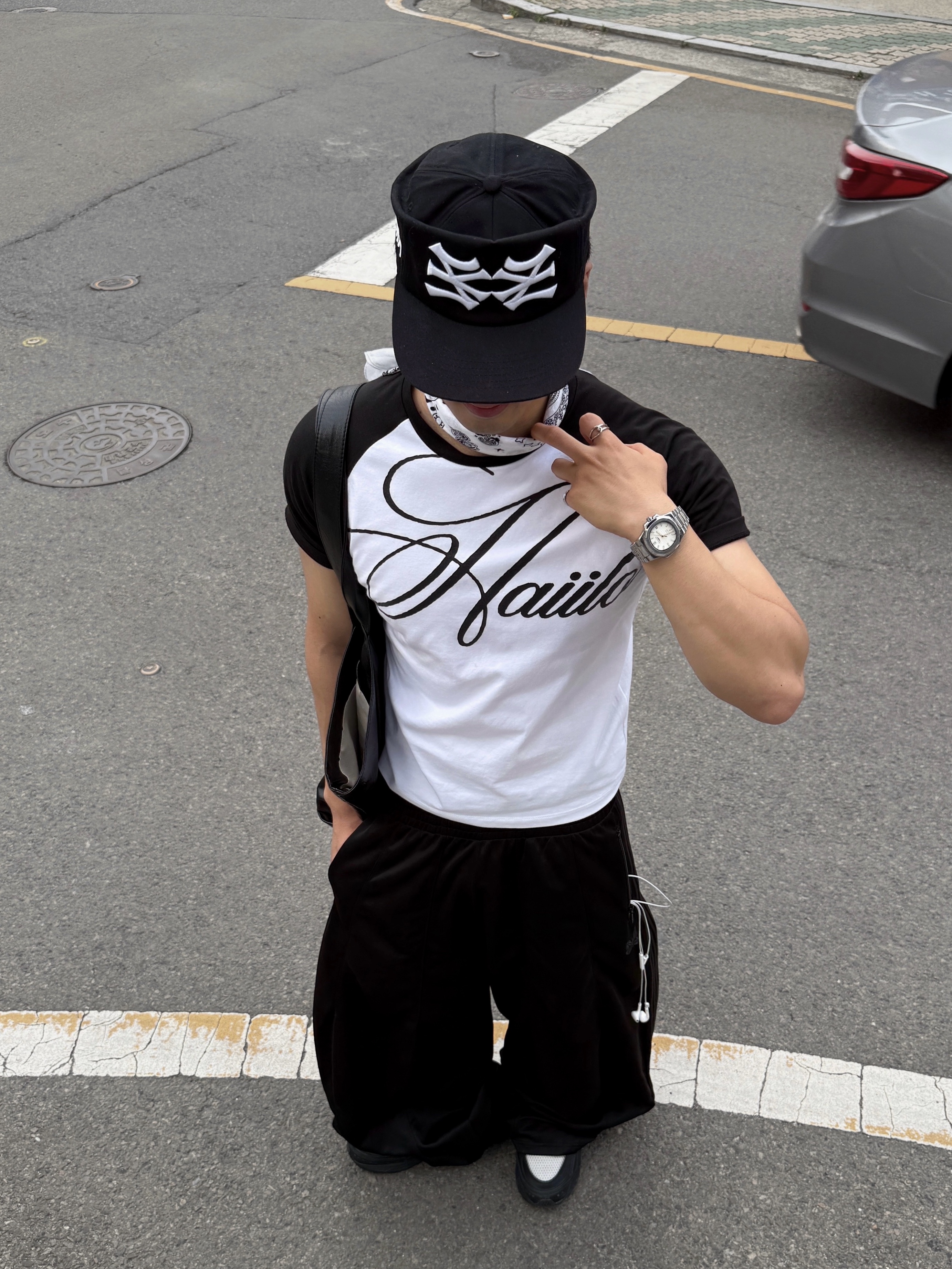 HAiiLO Signed Raglan Paper Black 착용 스타일 - 3