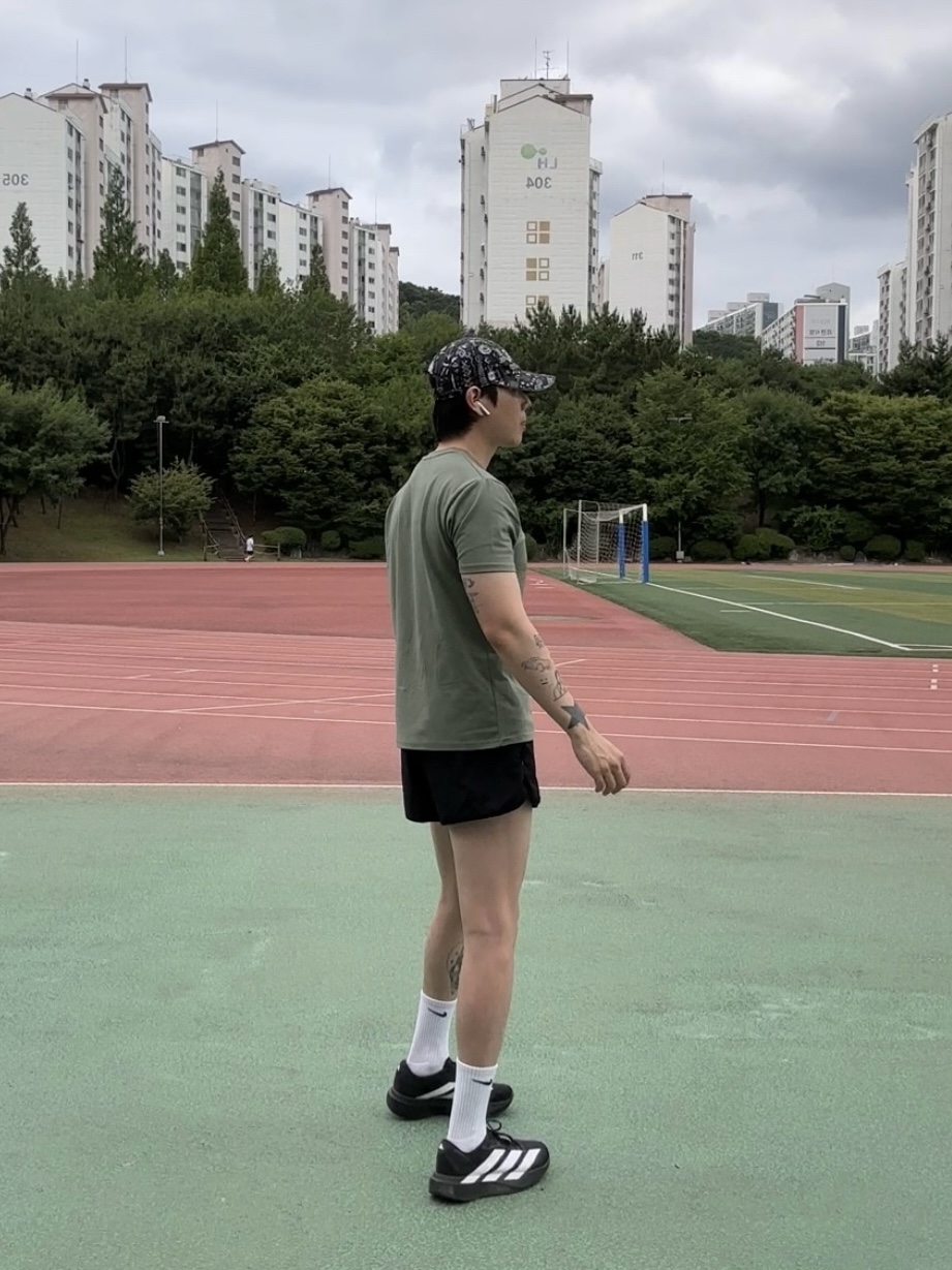 [KREAM 단독] runwhither 3inch Shorts Black, Adidas Adizero EVO SL Core Black Cloud White 착용 스타일 - 2