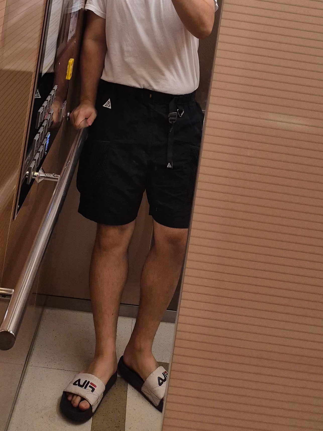 Nike ACG Snowgrass Cargo Shorts Black - Asia 착용 스타일