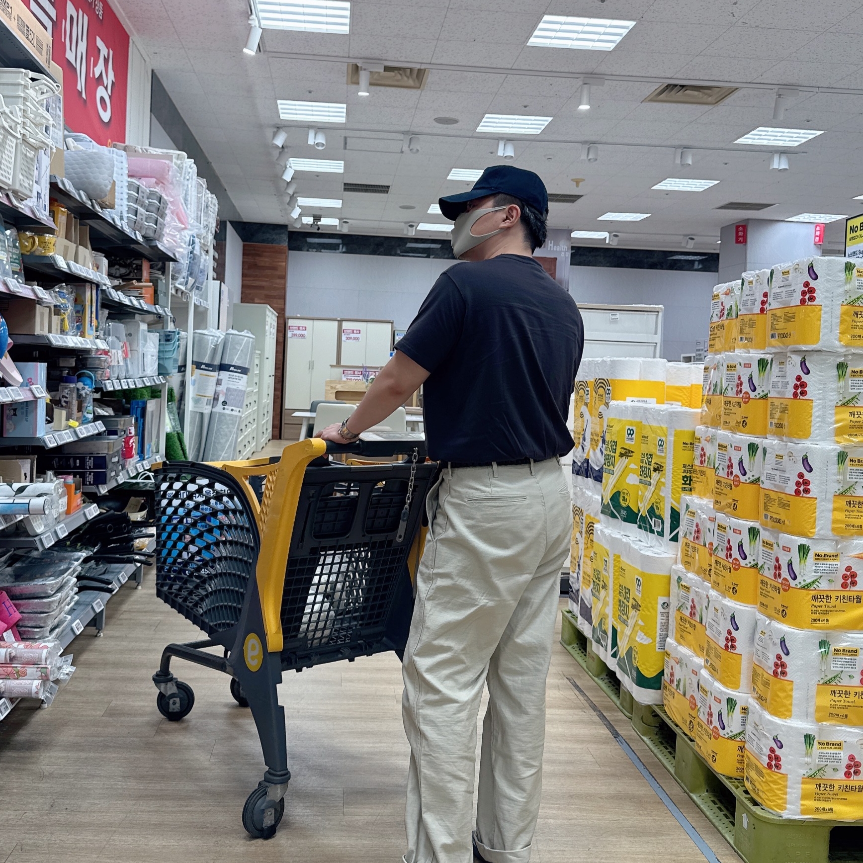 [예약 배송] Sunday Ceremony Old English Applique Logo Cap - Navy, Sunday Ceremony Old English Applique Logo Cap - Black 착용 스타일 - 3