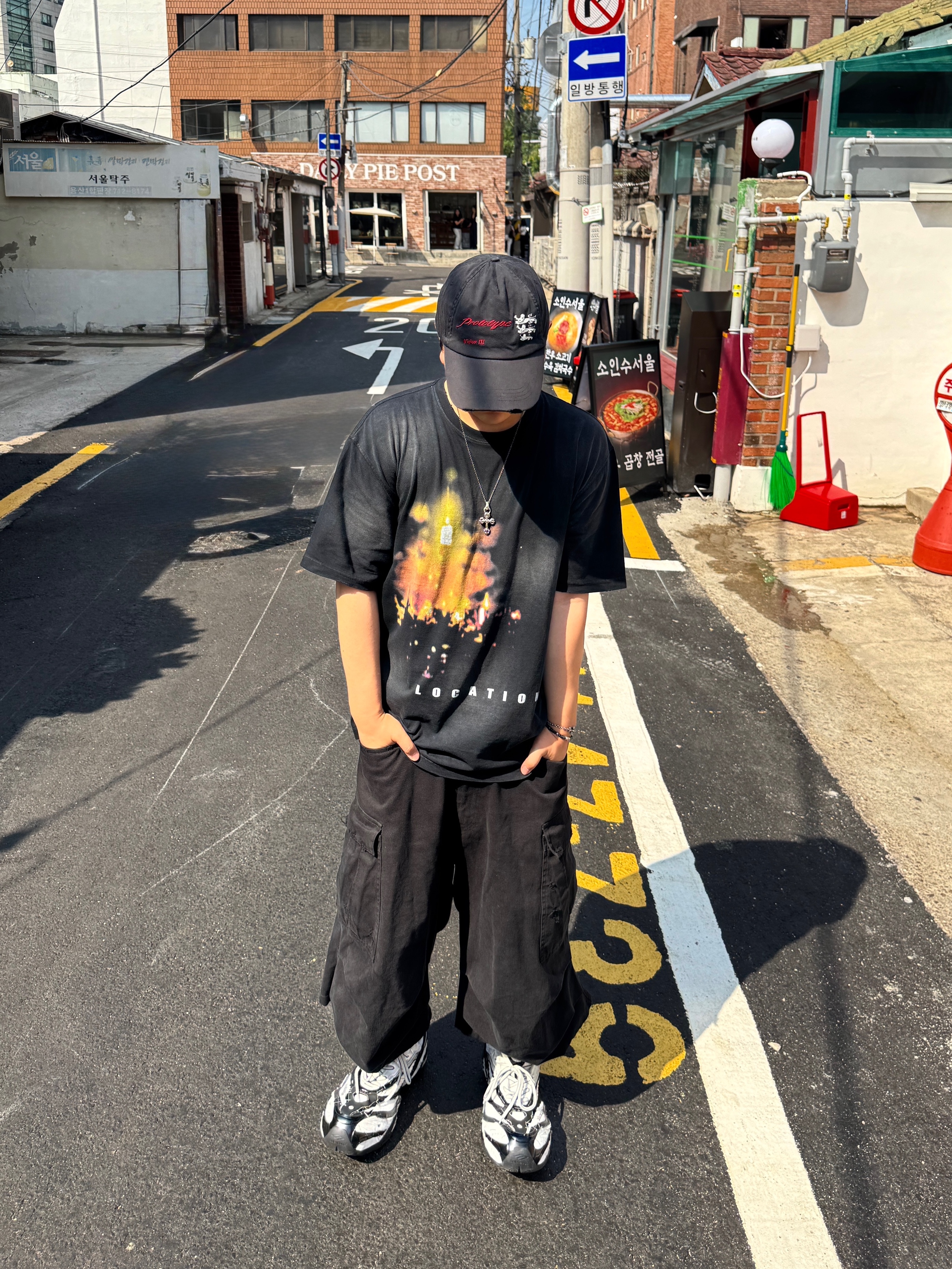 Undermycar POC Location Vintage Washed T-Shirts Black 착용 스타일