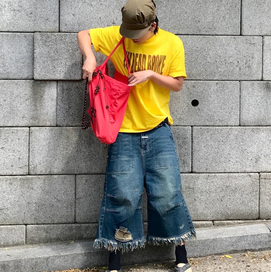 Thevinylhouse Destroyed Denim Shorts Blue 착용 스타일