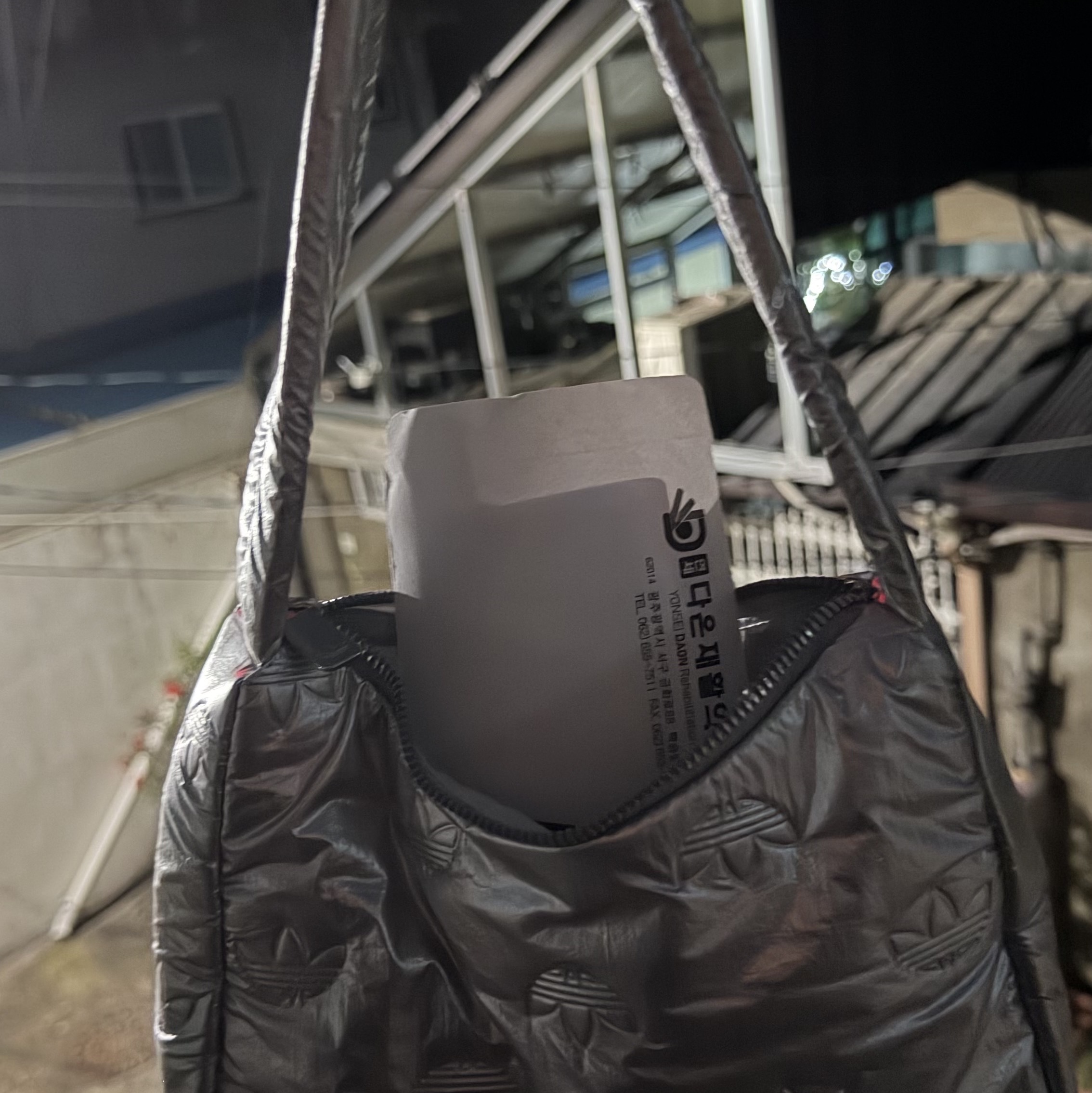 Adidas Puffy Satin Mini Shoulder Bag Silver Metallic 착용 스타일