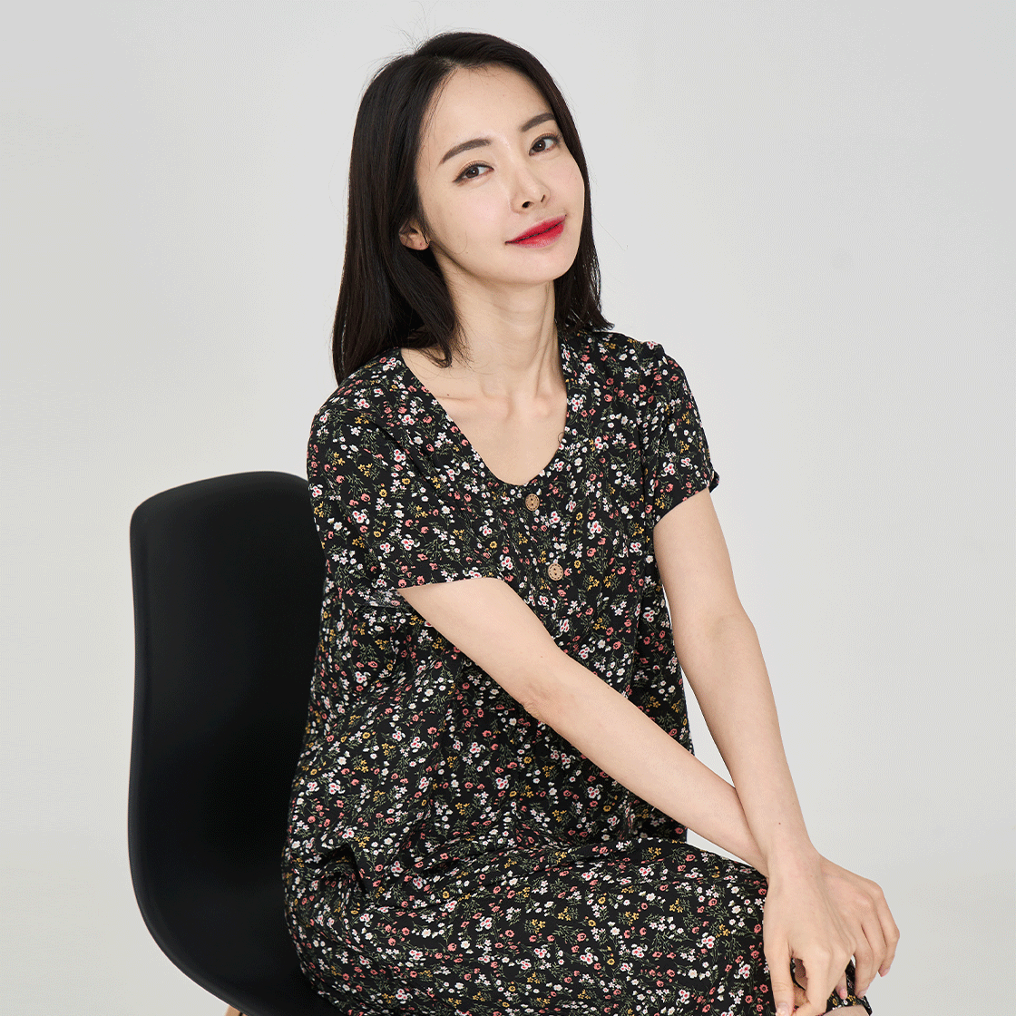 [3% 적립] 에이원 자연인견 플라워 반팔 잠옷 원피스 블랙([3% 적립] Aone Rayon Floral Short Sleeved Dress Black) - 2