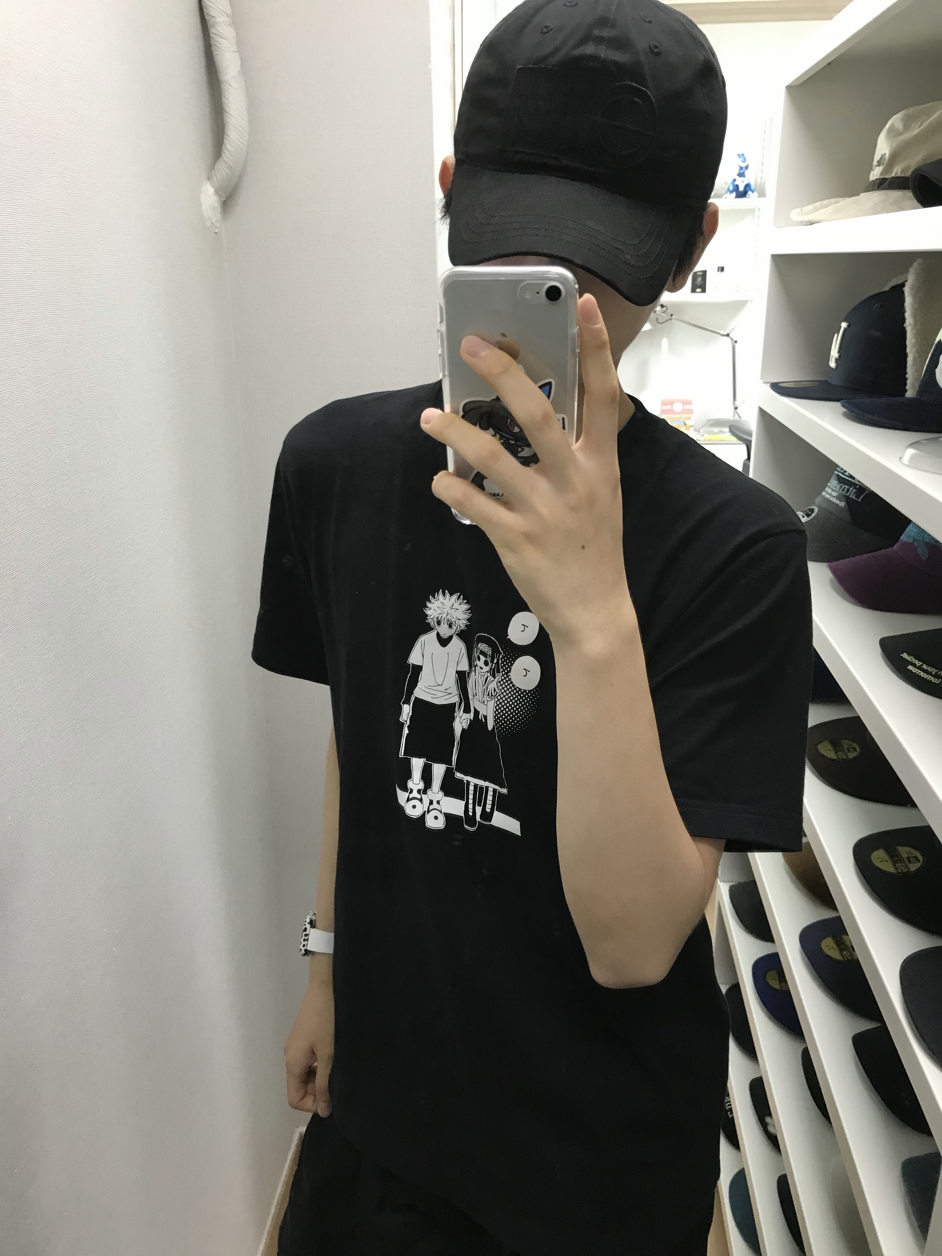 Uniqlo UT Shueisha 100th Anniversary Hunter x Hunter T-Shirt Black 착용 스타일 - 1
