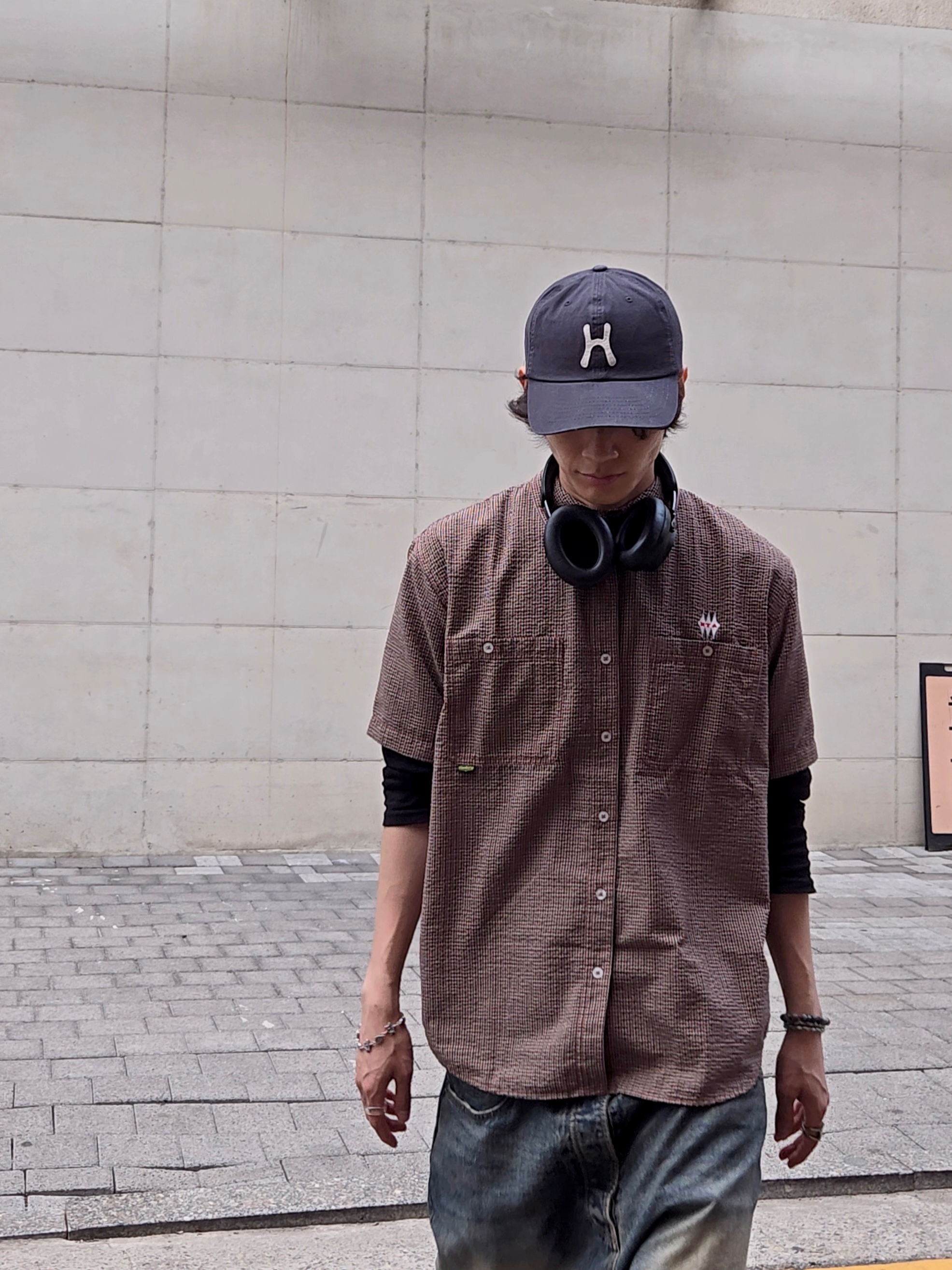 Hello Sunrise H Logo Cotton Relaxed Fit 6Panel Cap Charcoal, Jordan 4 Retro Black Cat 2020 착용 스타일 - 5