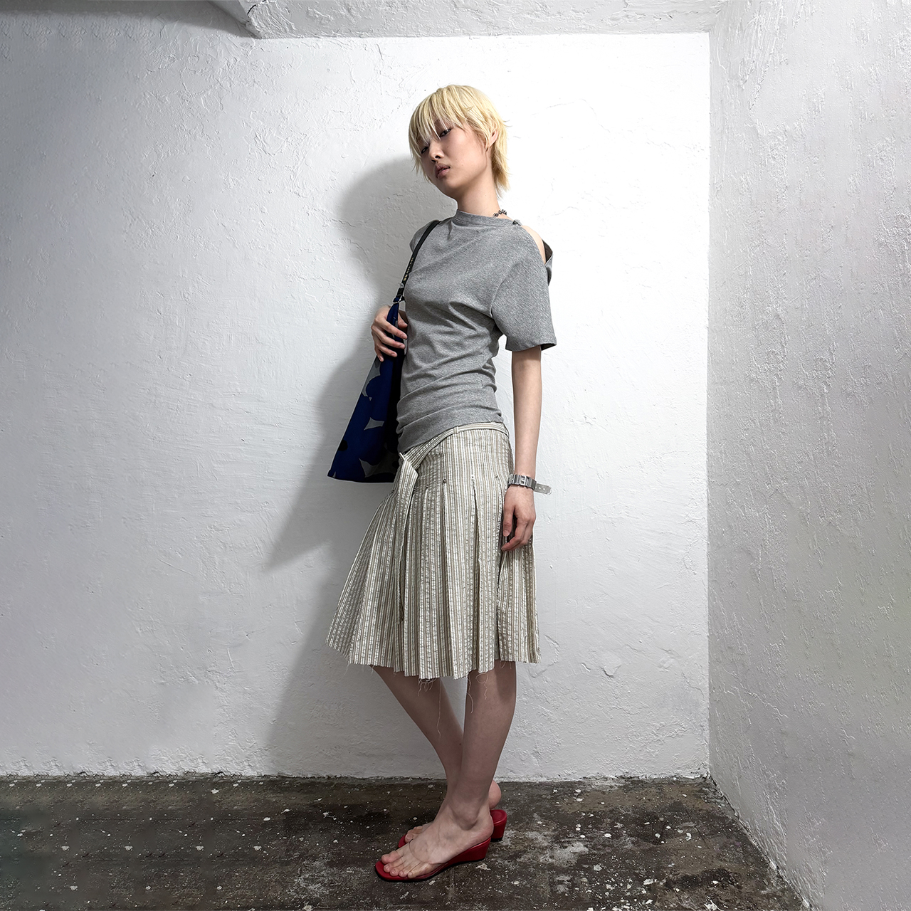 스틸레써디 에이시메트릭 드레이프 티셔츠: 멜란지(Still Lethardy Asymmetric Draped T-shirt: Melange) - 6
