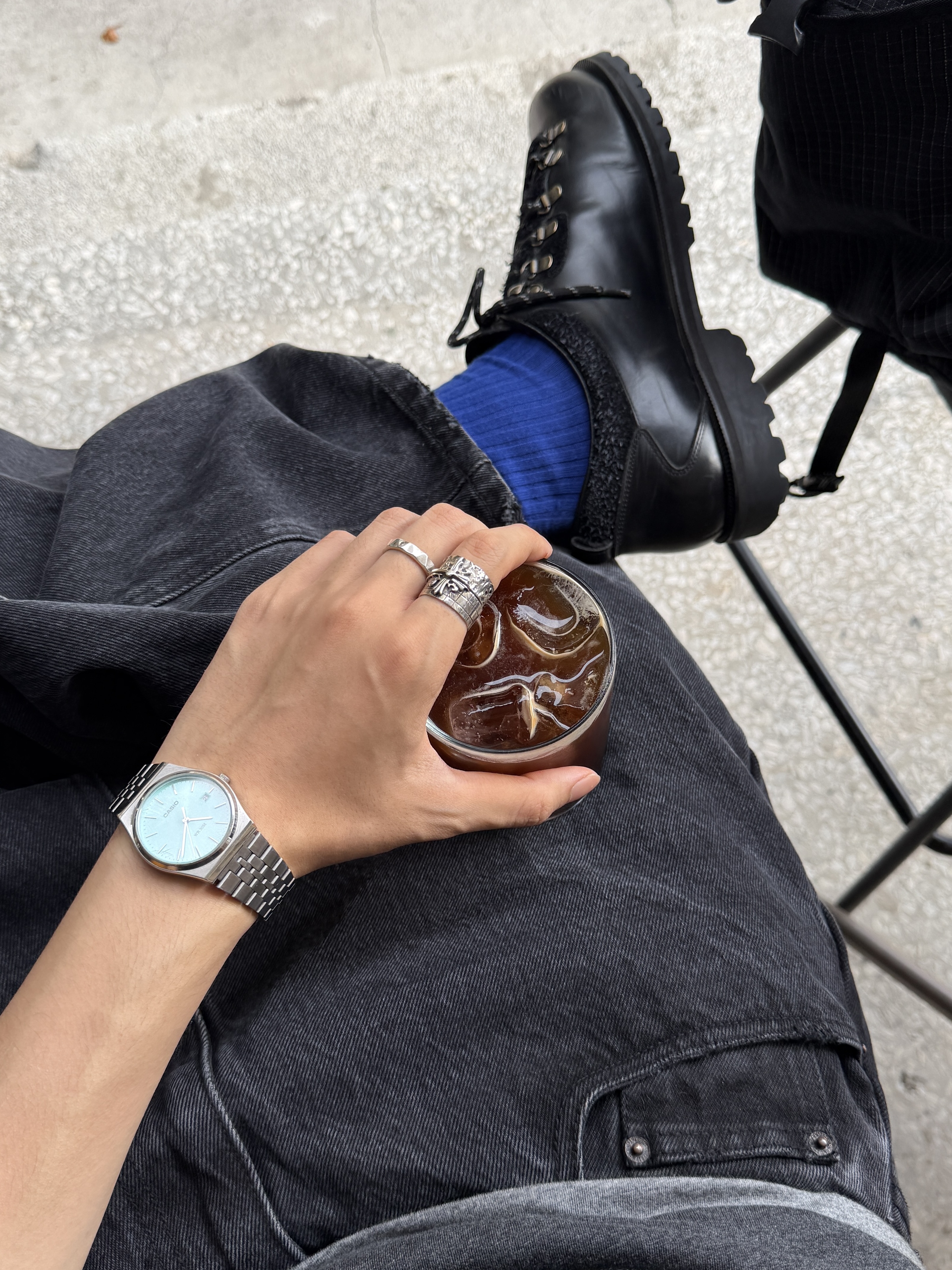 Romantic Move Oat Mountain Oil Black, Casio MTP-B145D-2A1V 착용 스타일 - 3