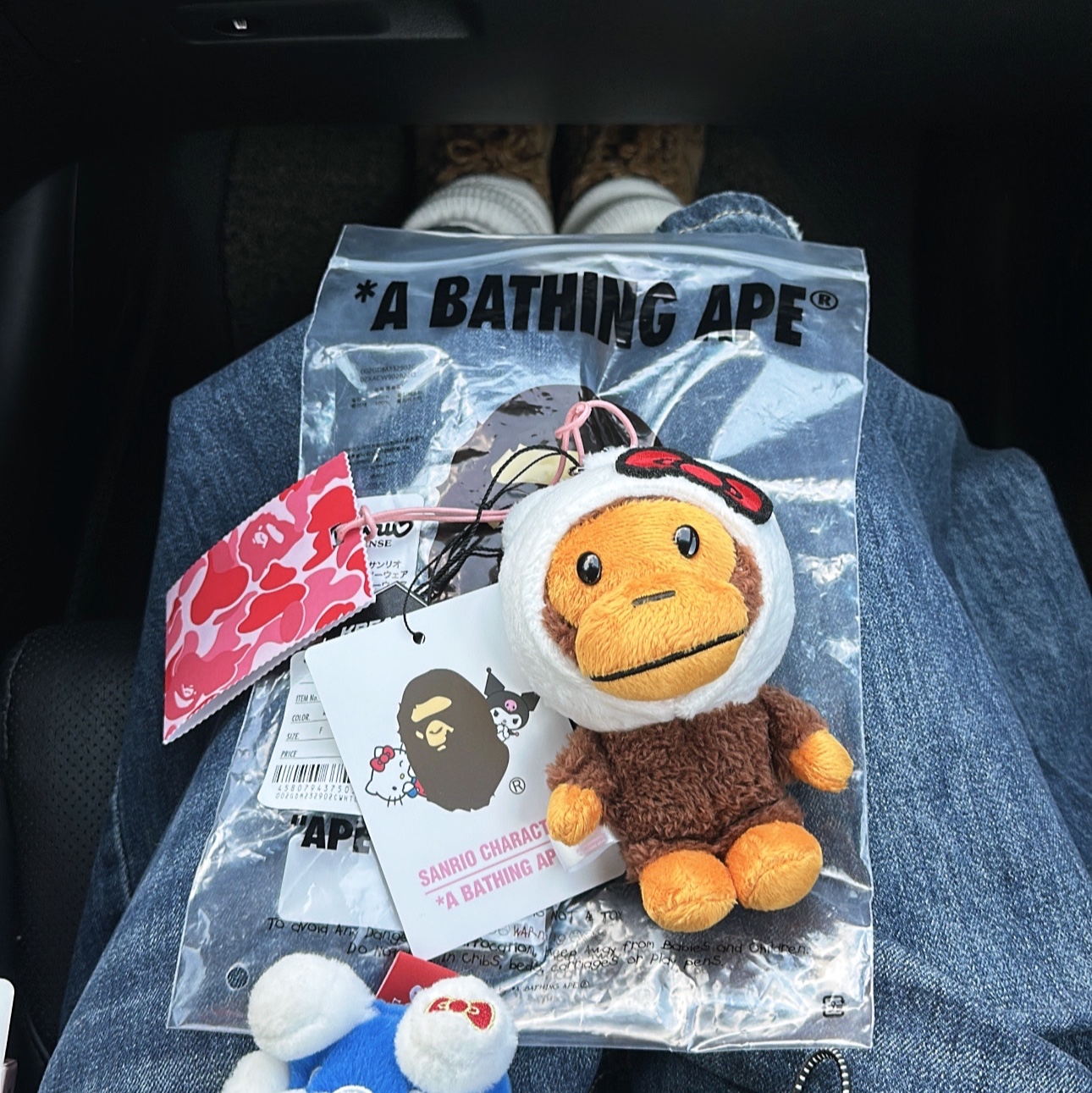 BAPE x Sanrio Characters Plush Doll Keychain White 착용 스타일