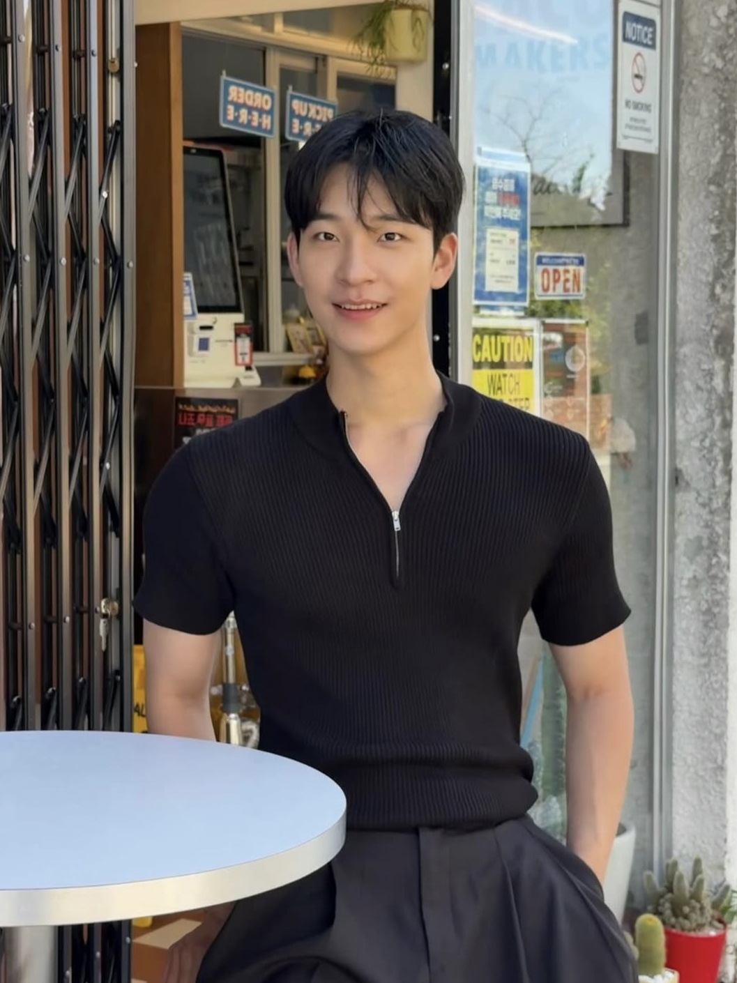PHOS333 M Slim Fit Half Zip Knit Black 착용 스타일 - 1