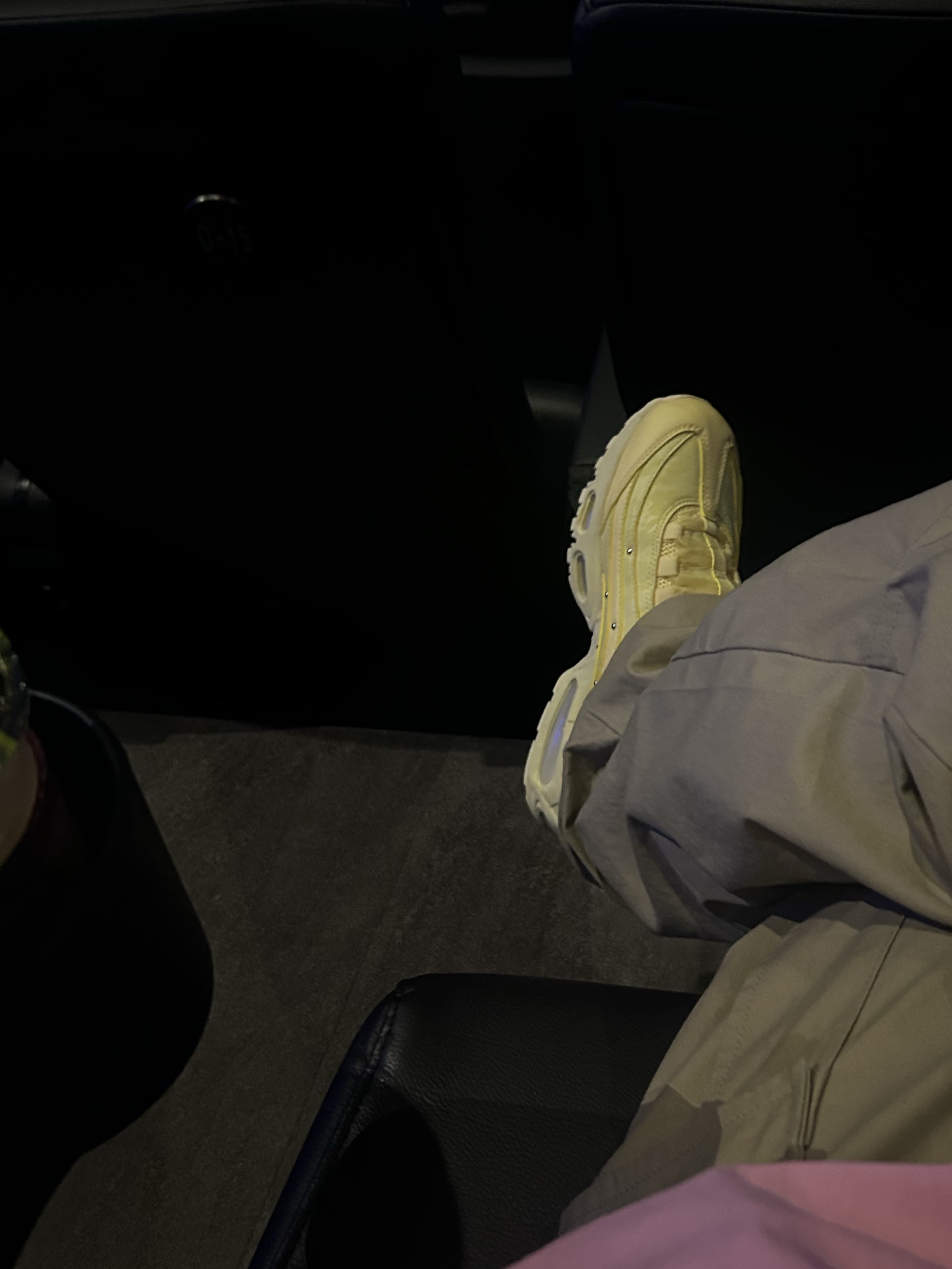 (W) Nike Air Max 95 Soft Yellow 착용 스타일 - 2