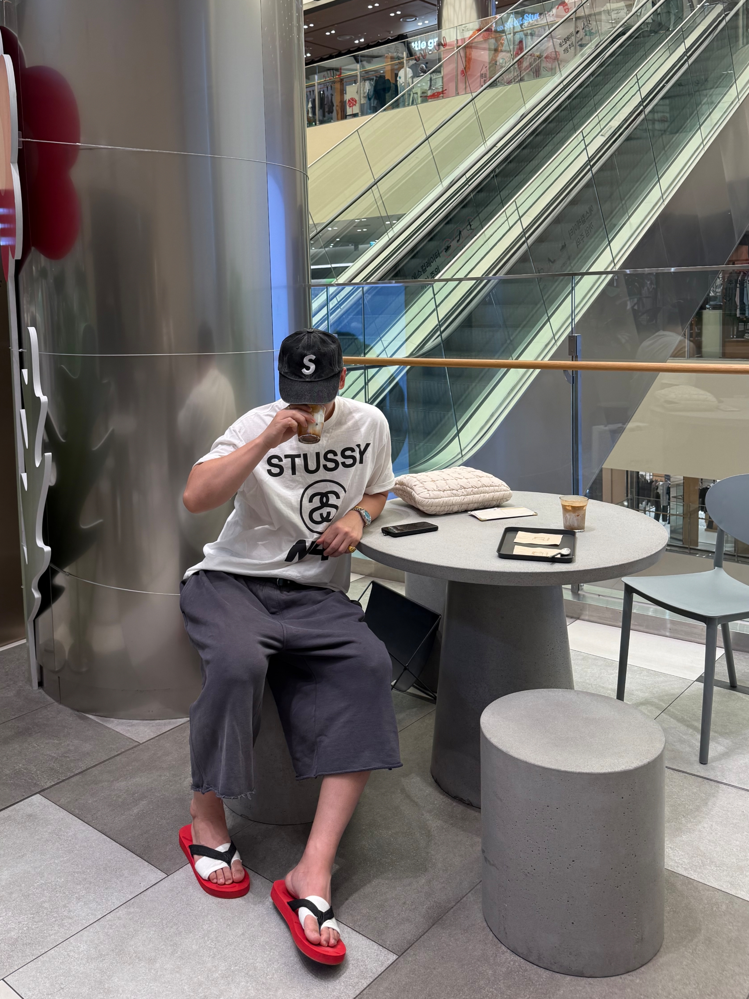 Supreme Pigment Coated S Logo 6-Panel Black - 26SS, Stussy Pigment Dyed Stussy No.4 T-Shirt Natural 착용 스타일 - 1