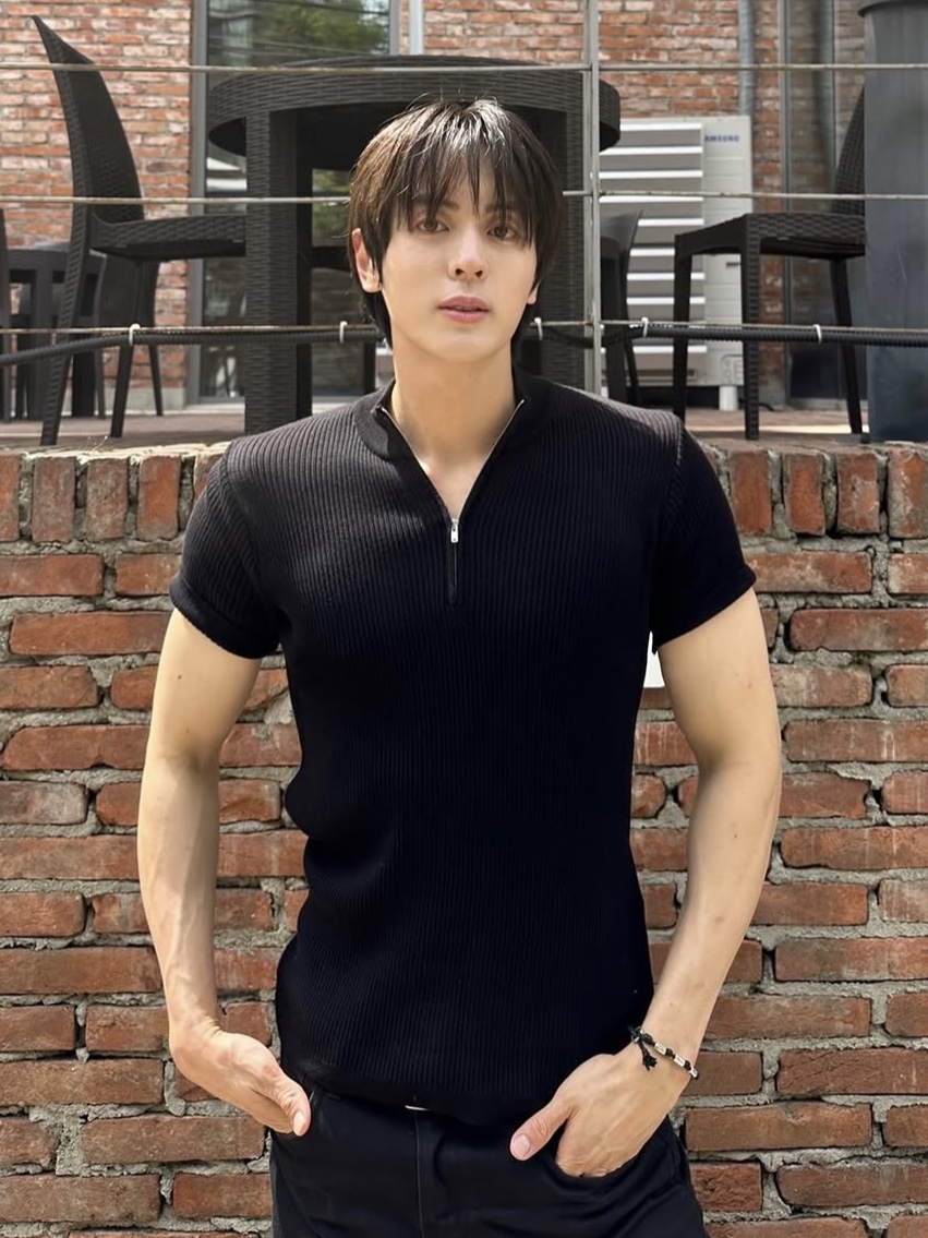 PHOS333 M Slim Fit Half Zip Knit Black 착용 스타일 - 2