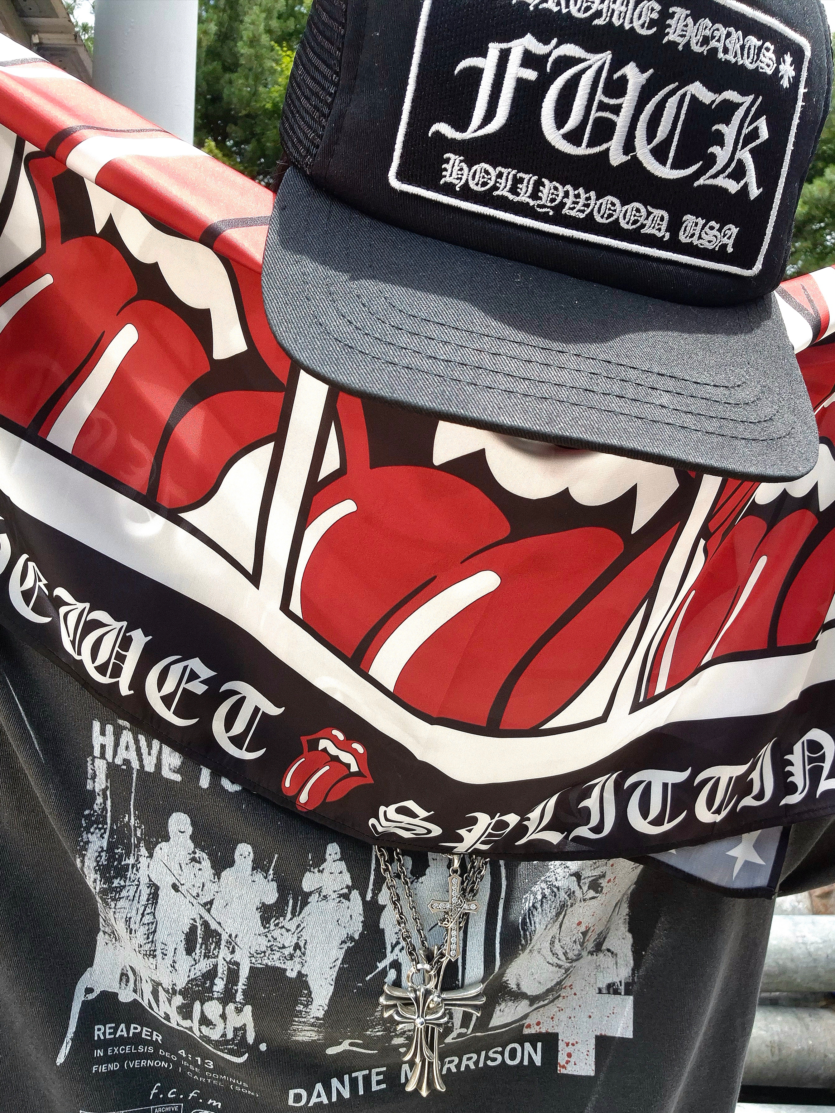 emostanceclub Multi Distressed Coating Jeans Black, Chrome Hearts Fuck Hollywood Trucker Hat Black 착용 스타일 - 4