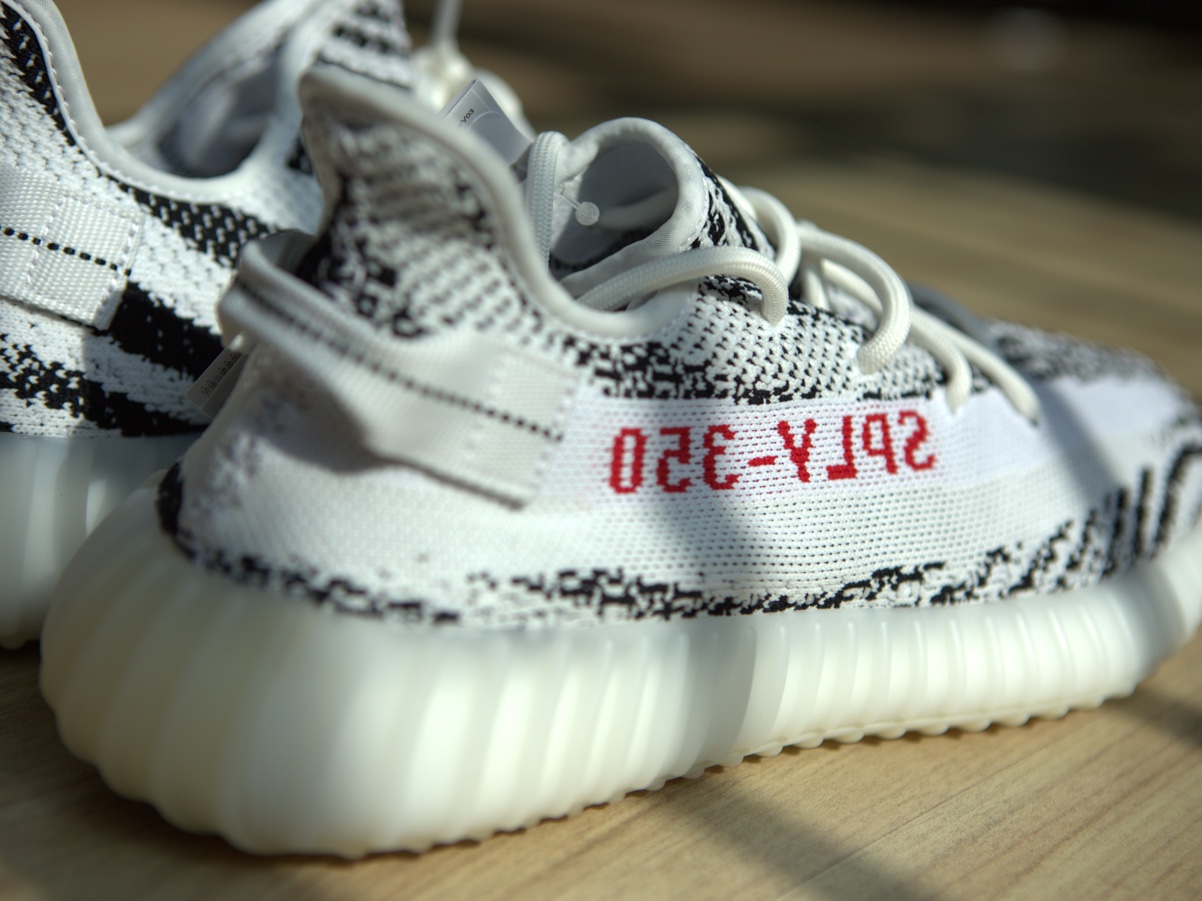 Adidas Yeezy Boost 350 V2 Zebra 2017/2019/2020 착용 스타일